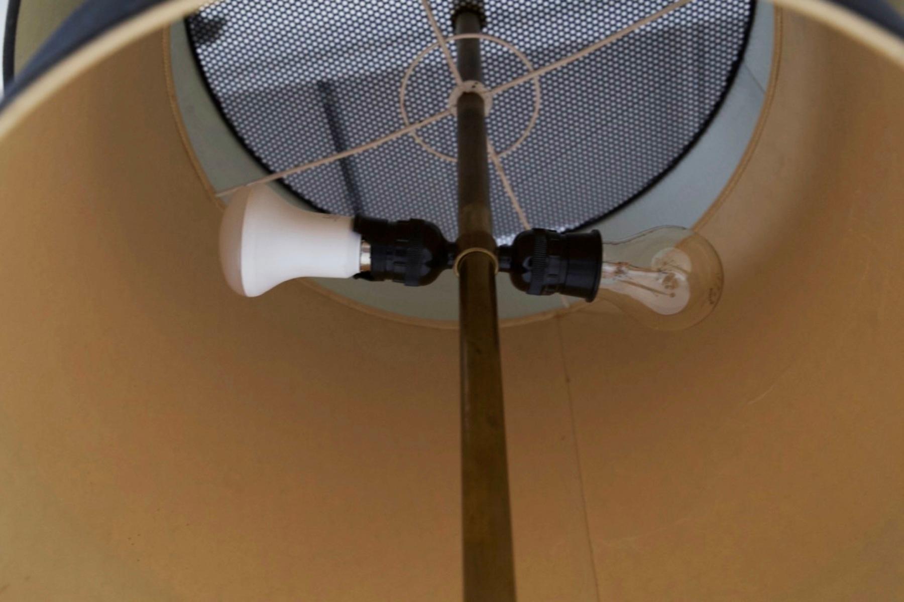 Angelo Ostuni Stehlampe aus Marmor und Messing „Attr.“ im Angebot 2