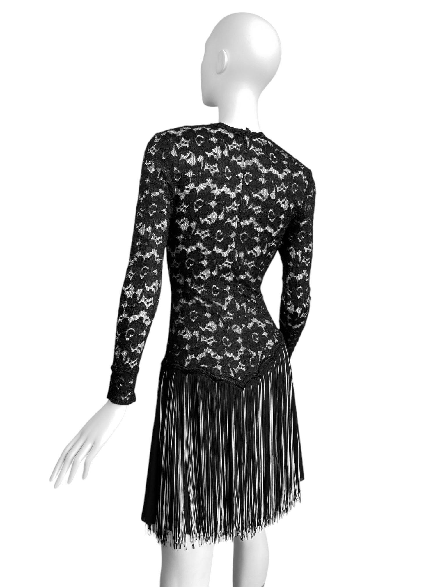 MARCA : ANGELO TARLAZZI

DISEÑADOR : ANGELO TARLAZZI

AÑO/DÉCADA : 2000s

TALLA : DE LA S A LA M

MADE IN : FRANCIA

COMPOSICIÓN : 90% POLIÉSTER/10% ELASTÁN

ESTADO : EXCELENTE

NOTA : /

El maniquí es una talla S.