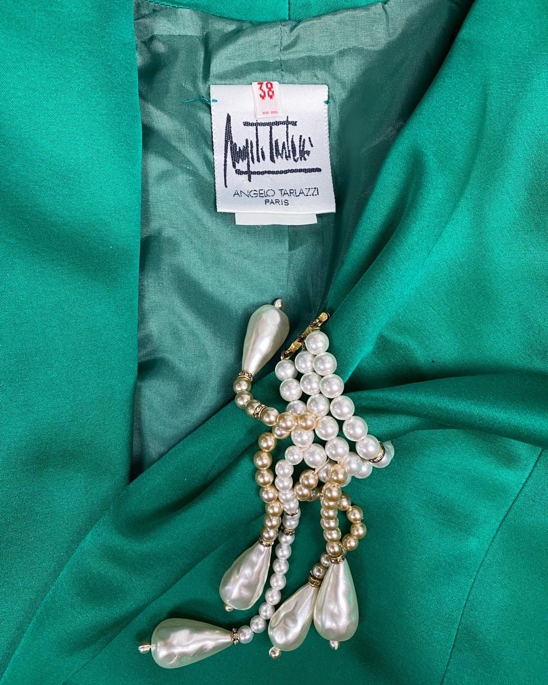 Donna Angelo Tarlazzi, abito con gonna in seta verde smeraldo e colletto oversize, anni '80 in vendita