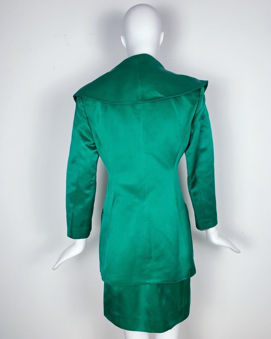 Angelo Tarlazzi, abito con gonna in seta verde smeraldo e colletto oversize, anni '80 in vendita 1