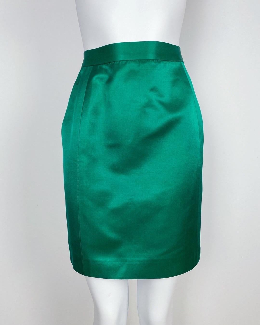 Angelo Tarlazzi, abito con gonna in seta verde smeraldo e colletto oversize, anni '80 in vendita 3