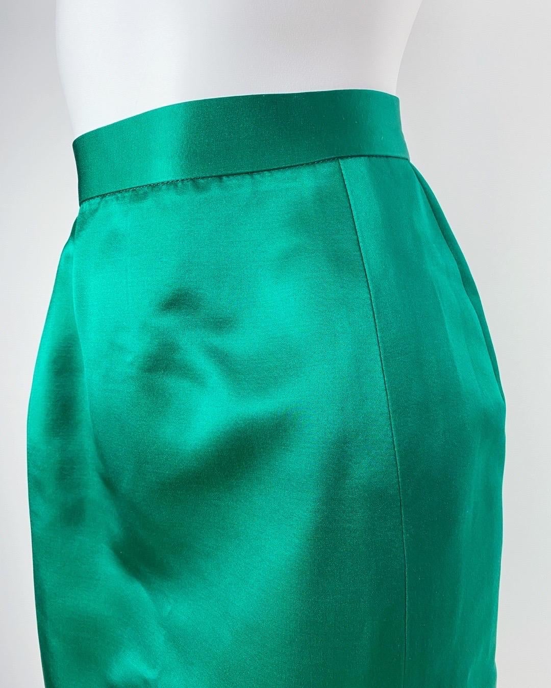 Angelo Tarlazzi, abito con gonna in seta verde smeraldo e colletto oversize, anni '80 in vendita 4