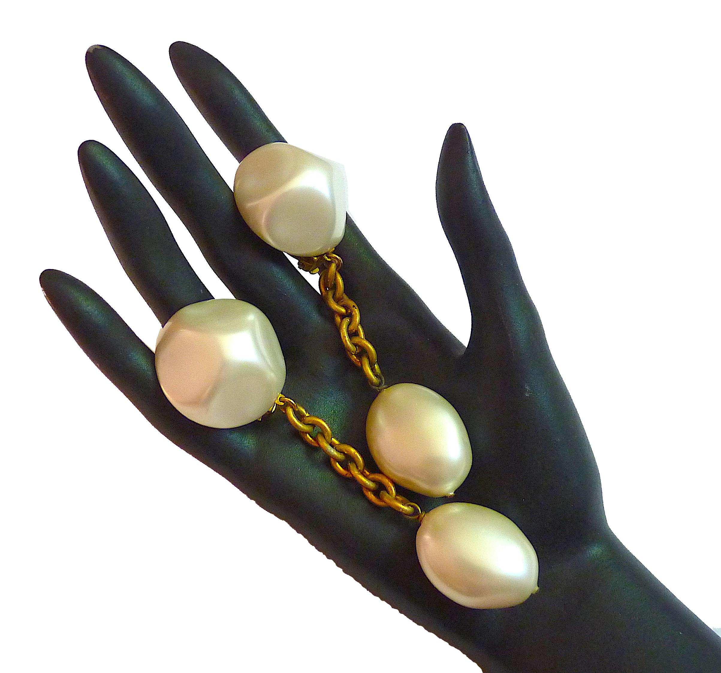 Angelo Tarlazzi Paris Very Long White Faux Pearl and Gold Tone Metal Chain Drop Earrings, Vintage from the 1980s. 

Stamped AngelorTarlazzi Paris  La Porte Bleue at back of each clip

CONDITION : Very nice vintage condition

Total Length : around 8