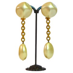 Angelo Tarlazzi Paris Perlen- und goldfarbene Kette-Ohrclips, Vintage 1980er Jahre