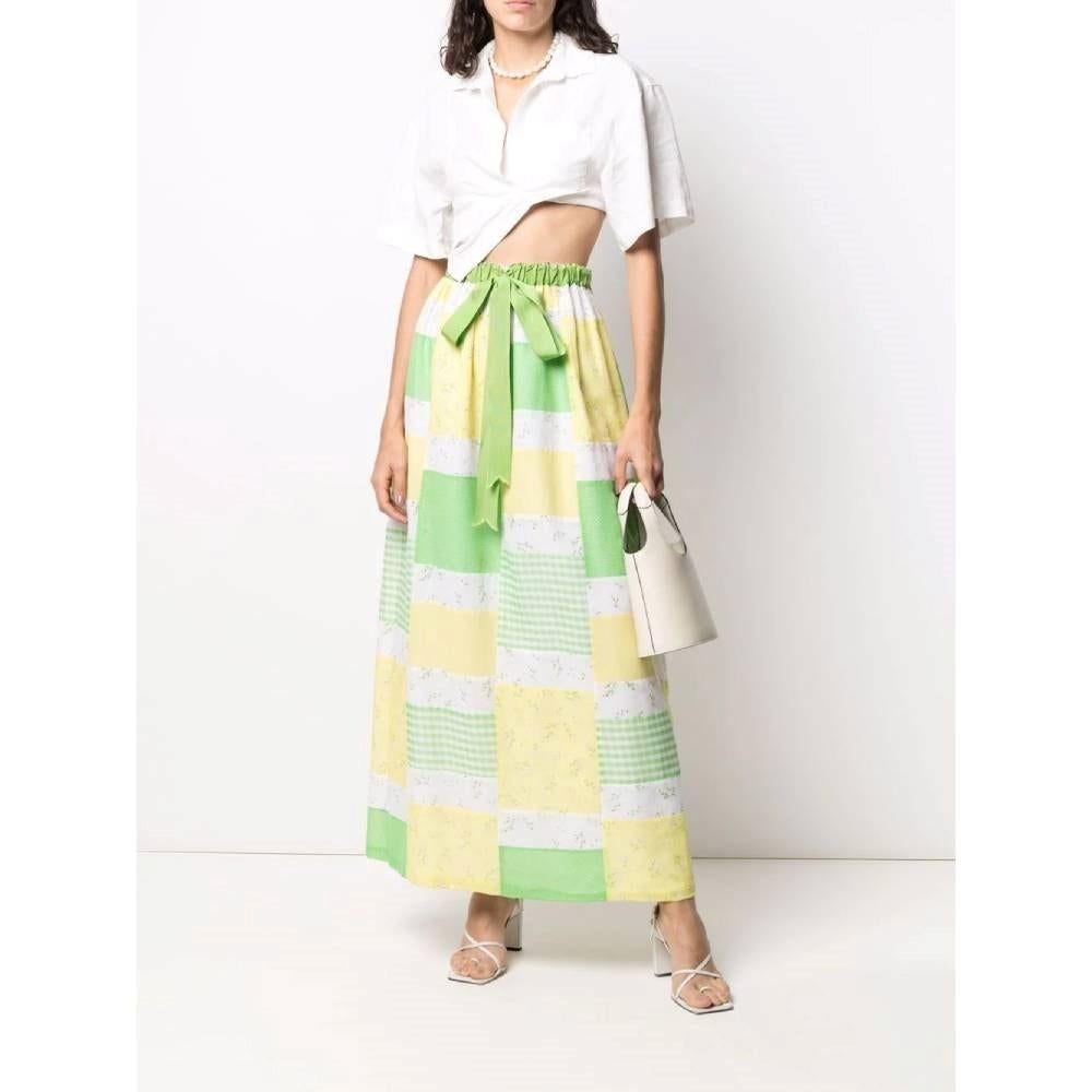 A.N.G.E.L.O. Vintage Cult green and yellow cotton 70s skirt. Patchwork design with checked and floral fabric. Bow and drawstrings at the waist.

Size: 38 IT

Flat measurements
Height: 102 cm
Waist: 30 cm
Hips: 44 cm

Product code: