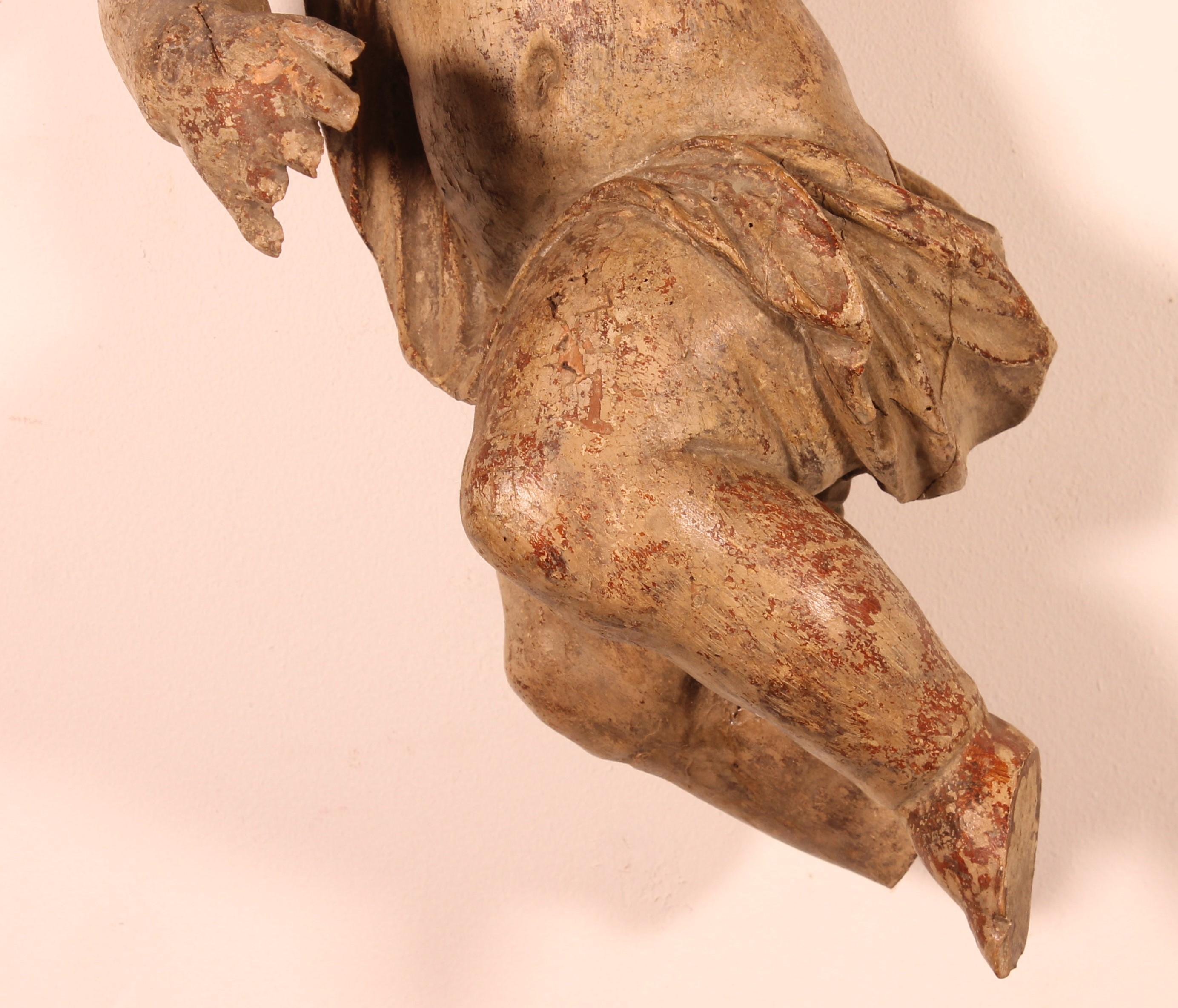 ravissant angelot en bois sculpté du 18° siècle d'époque Louis XV 
anciennes traces de polychromies qui lui donnent beaucoup de charme