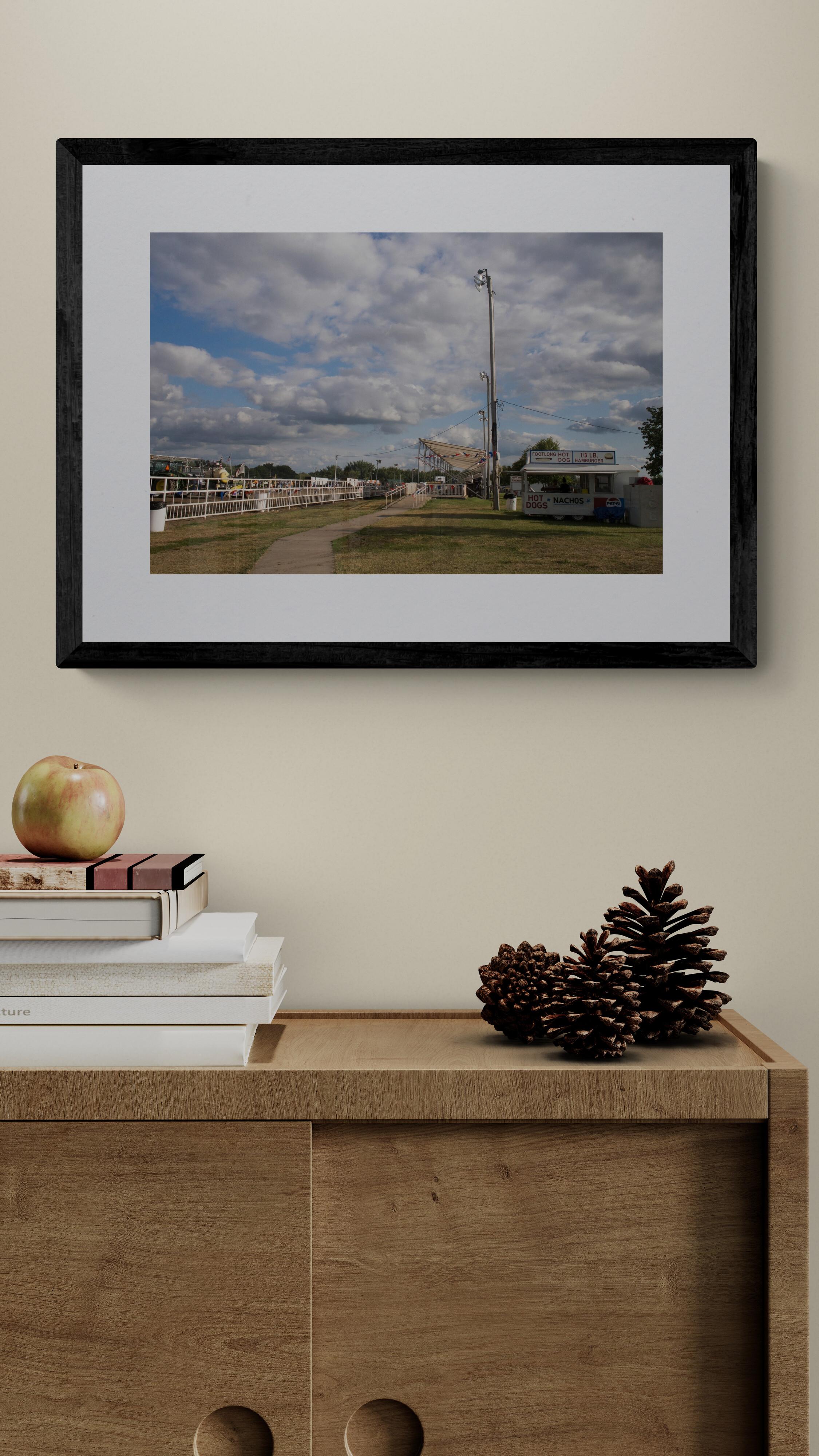 Burger Me (Americana, Medio Oeste, Clásica, Icónica, Cielo, 30% DE DESCUENTO - TIEMPO LIMITADO) - Photograph de Angie Jennings