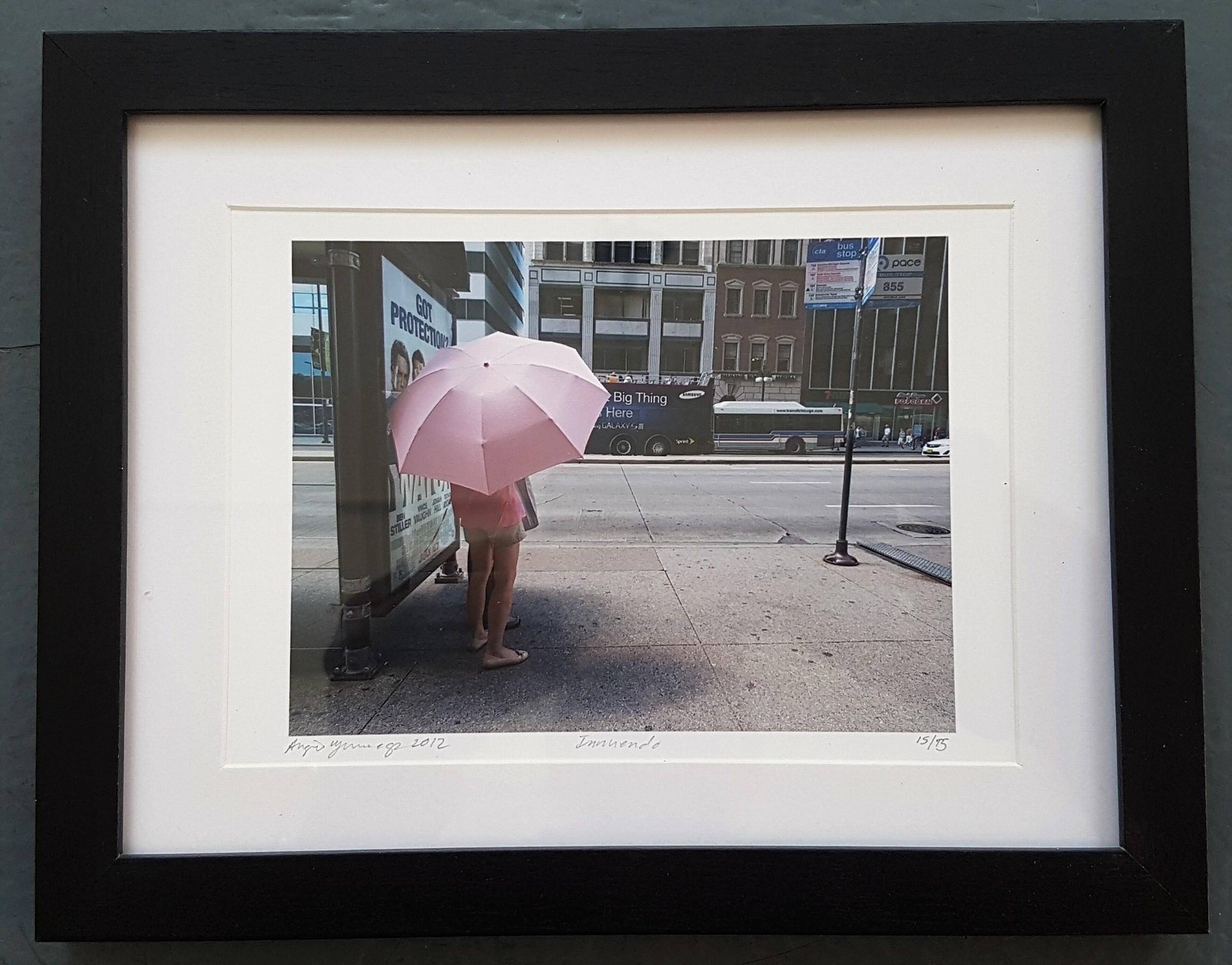 Insinuación - Photograph Contemporáneo de Angie Jennings