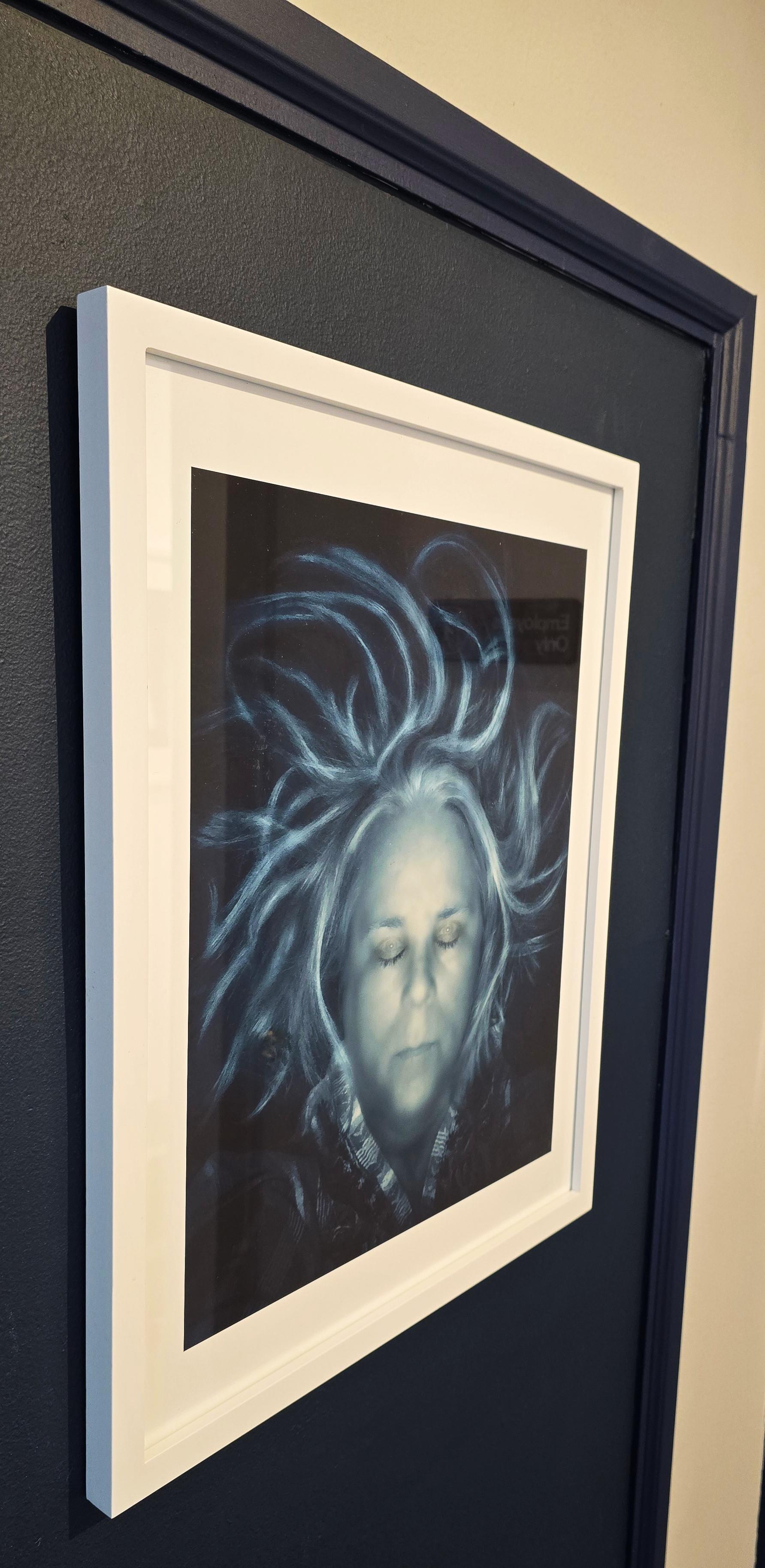 Life Under (bleu, froid, portrait, Méduse) en vente 3