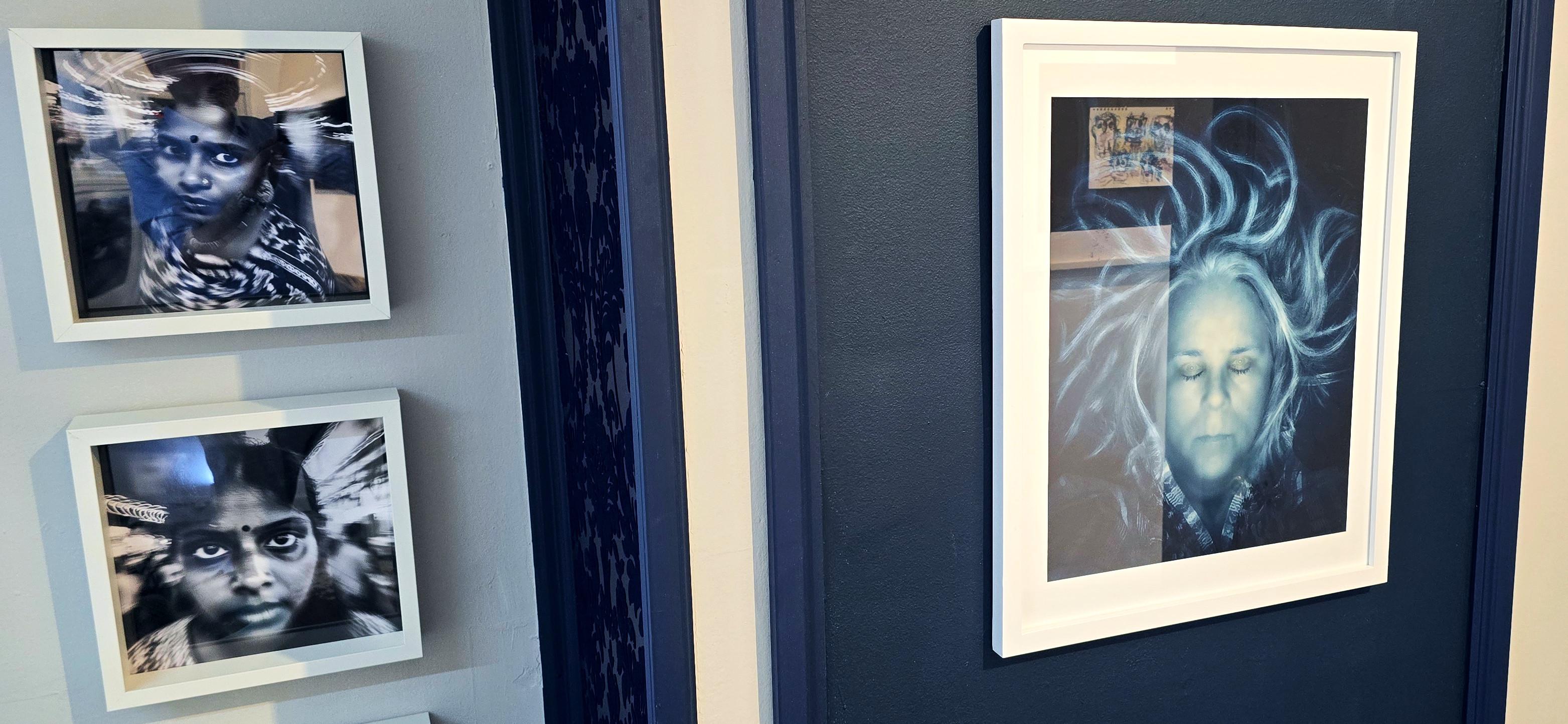 Life Under (bleu, froid, portrait, Méduse) en vente 5