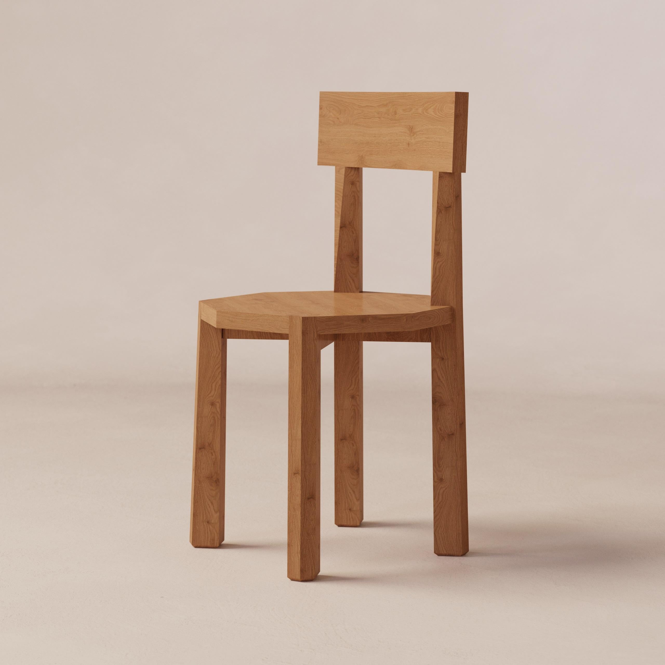 Postmoderne Chaise en chêne rouge Angle par Luis Gimeno en vente