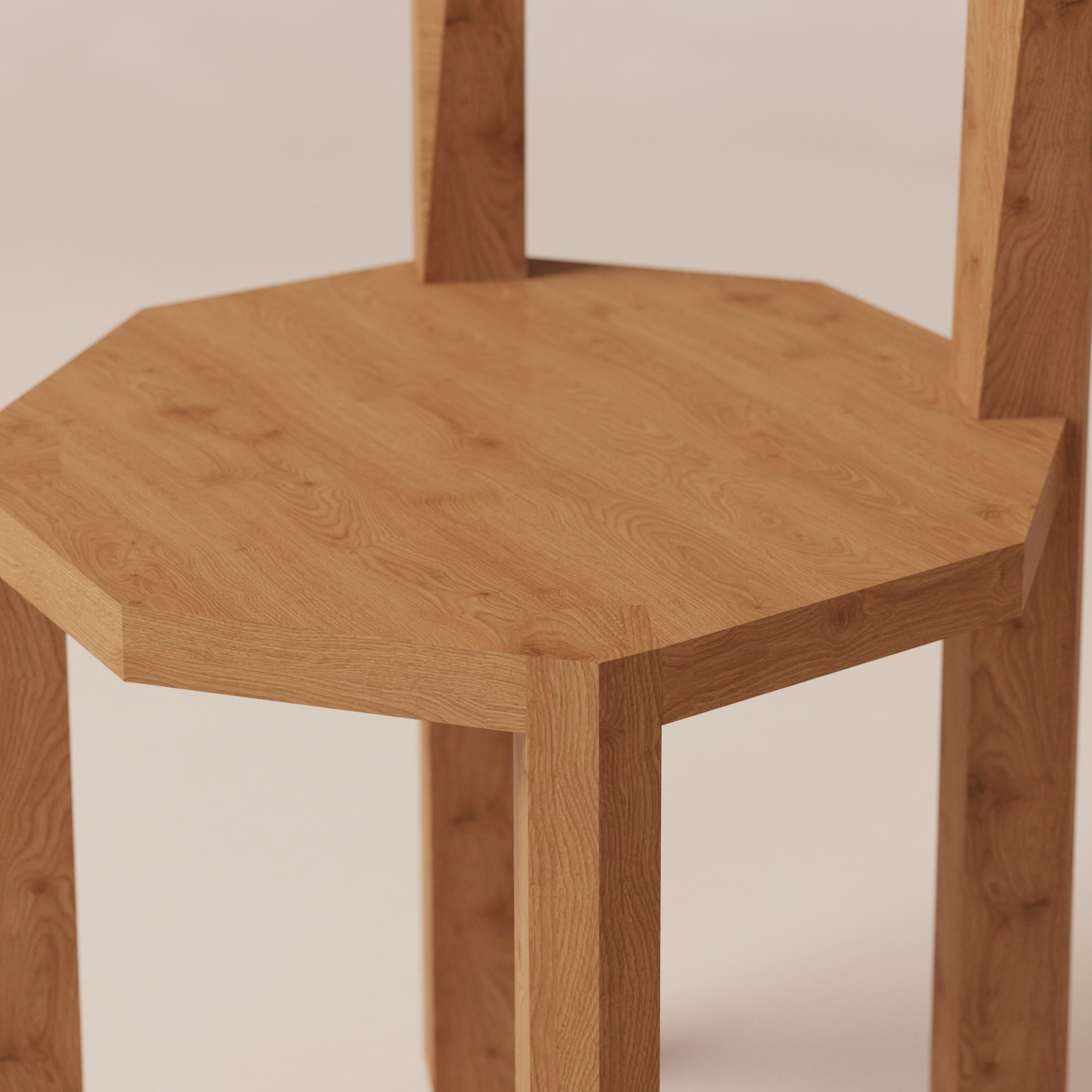 Espagnol Chaise en chêne rouge Angle par Luis Gimeno en vente