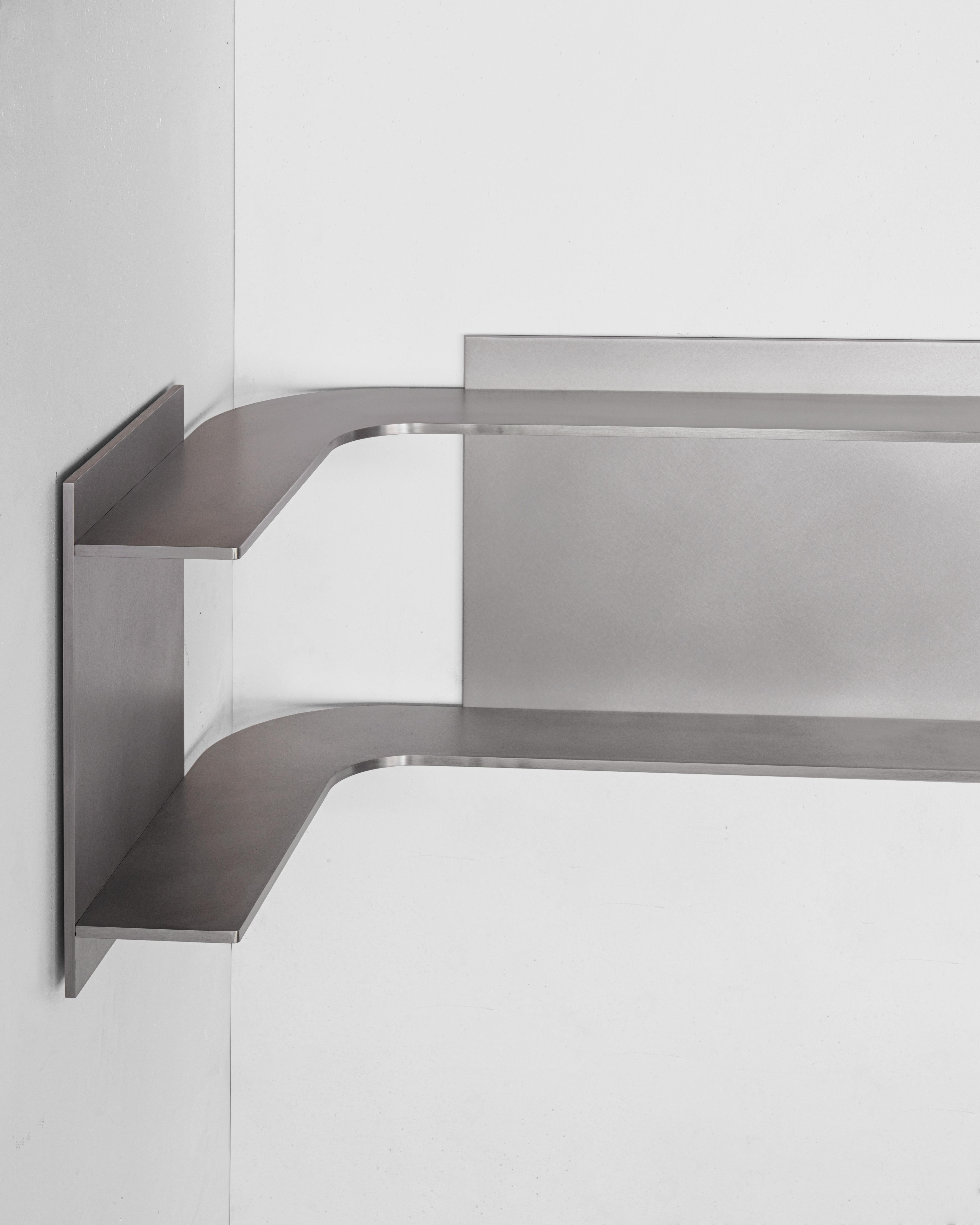 Moderne Étagère d'angle en aluminium ciré de Johan Viladrich en vente