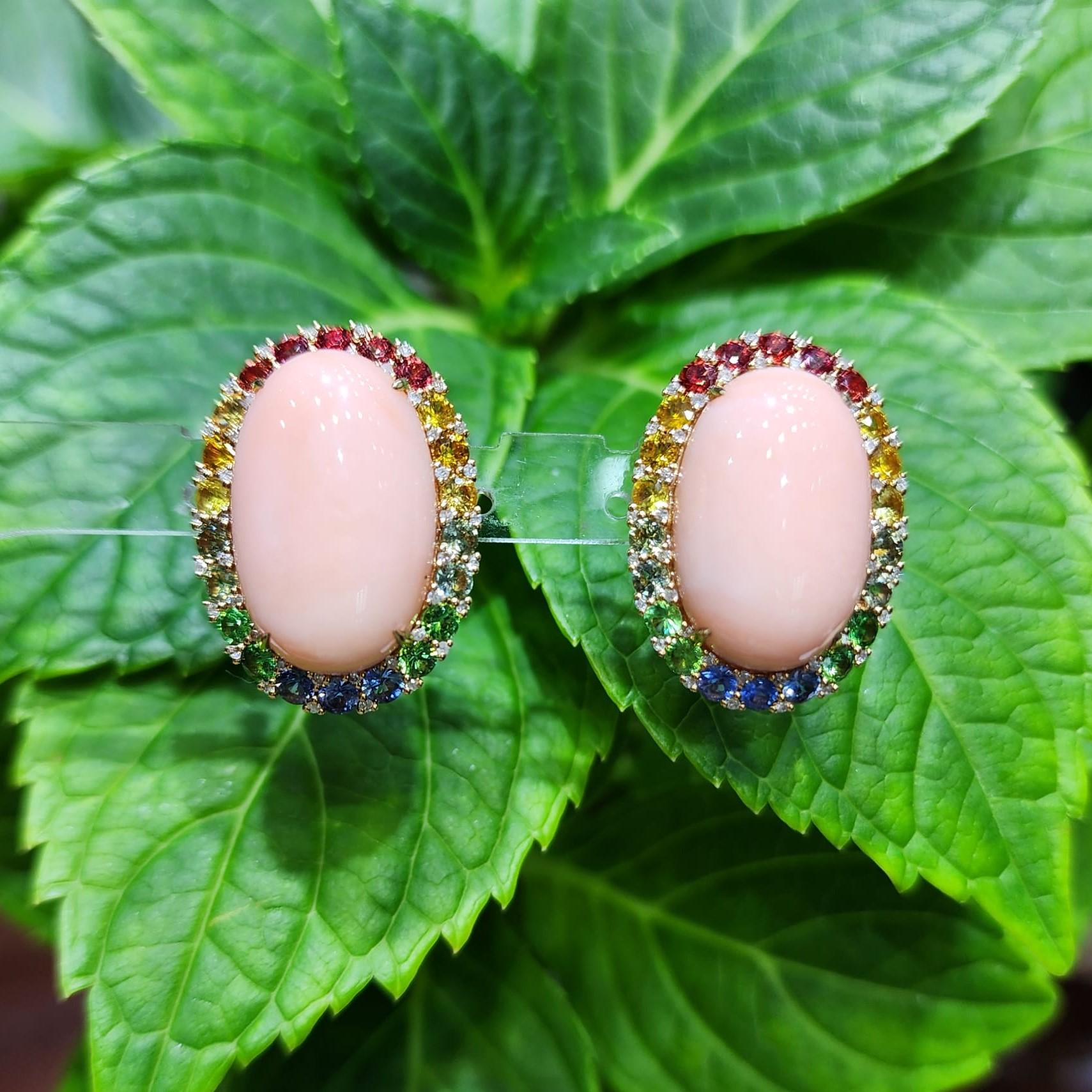 Angle Skin Coral Rainbow Sapphire Clip-On Earring in 18k Rose and White Gold In New Condition For Sale In Hong Kong, HK