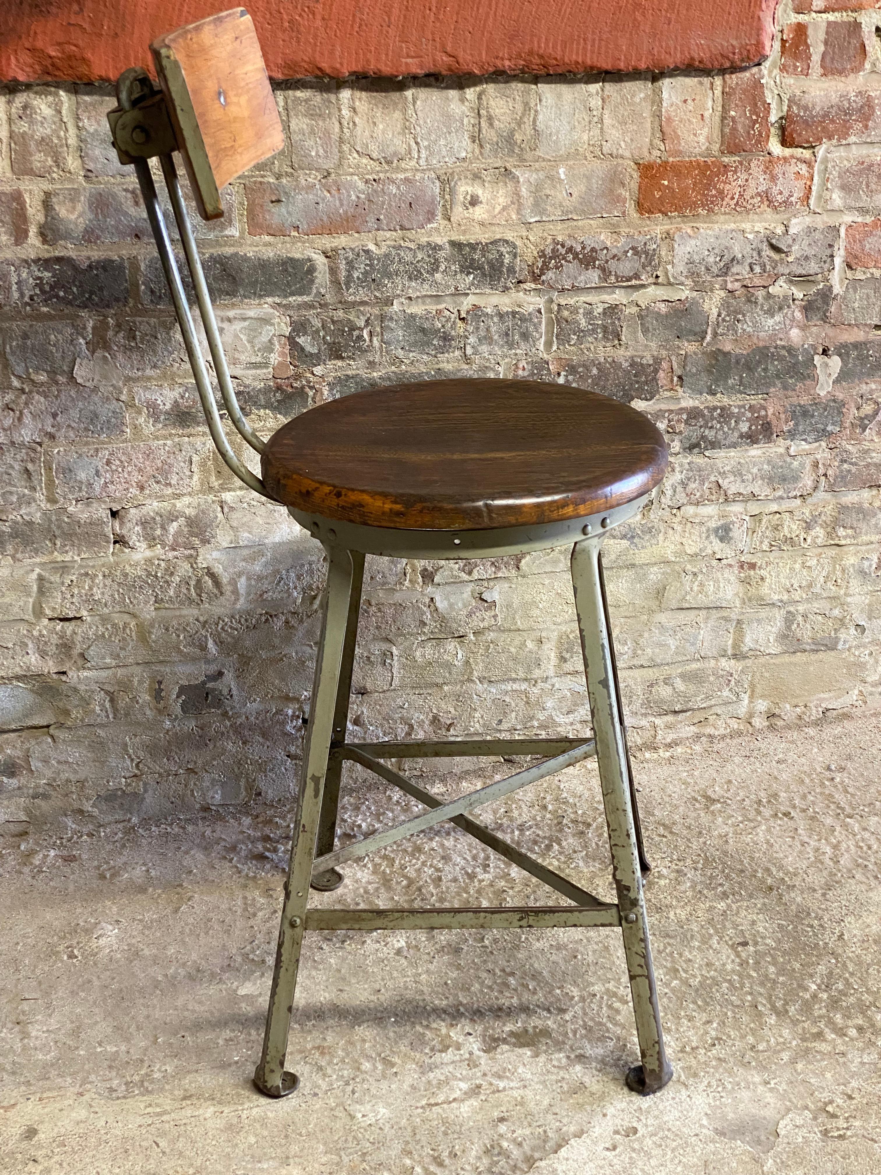 Tabouret industriel réglable à angles d'acier Inc. en vente 5