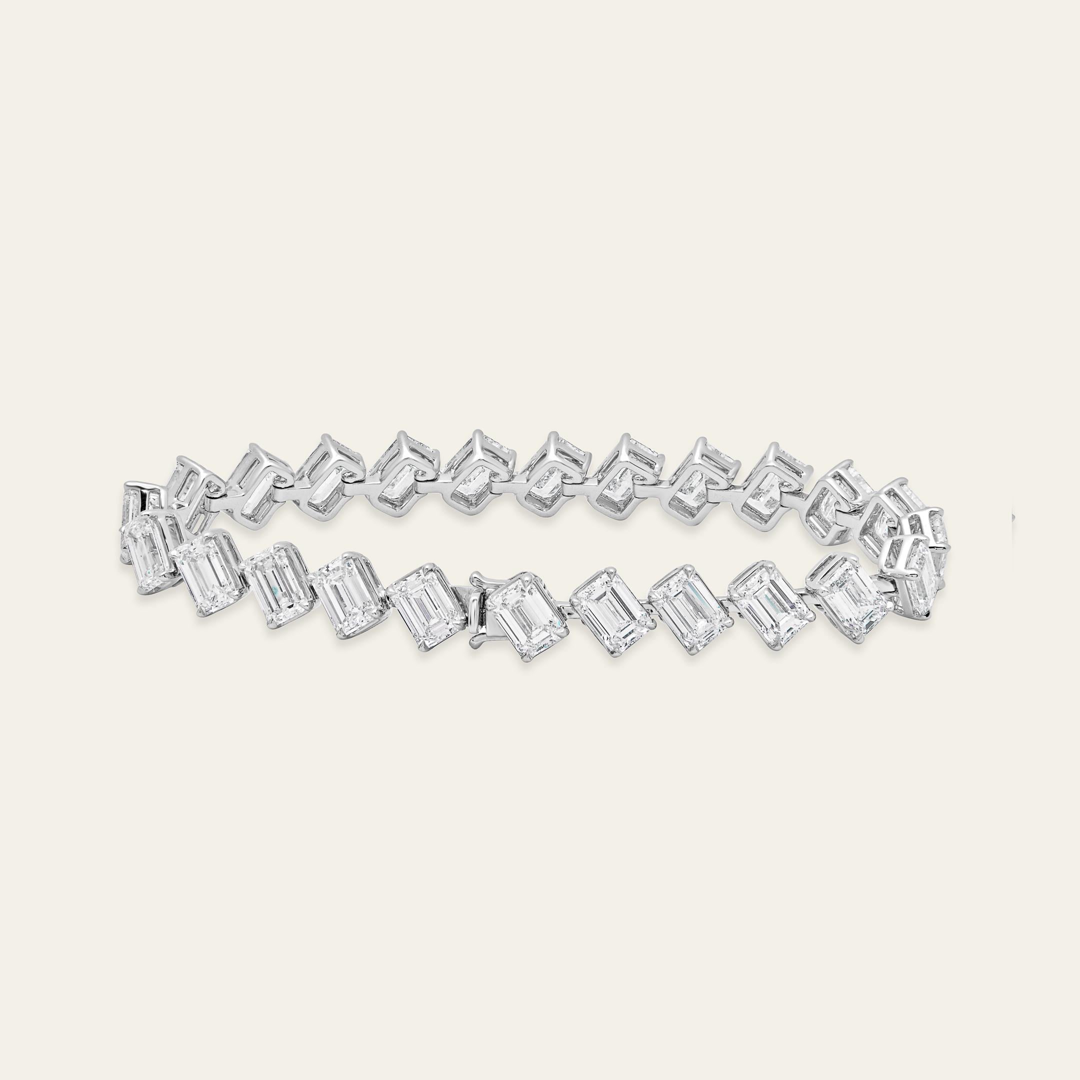Contemporary Angled-Set 24 Carat Diamond Tennis Bracelet For Sale