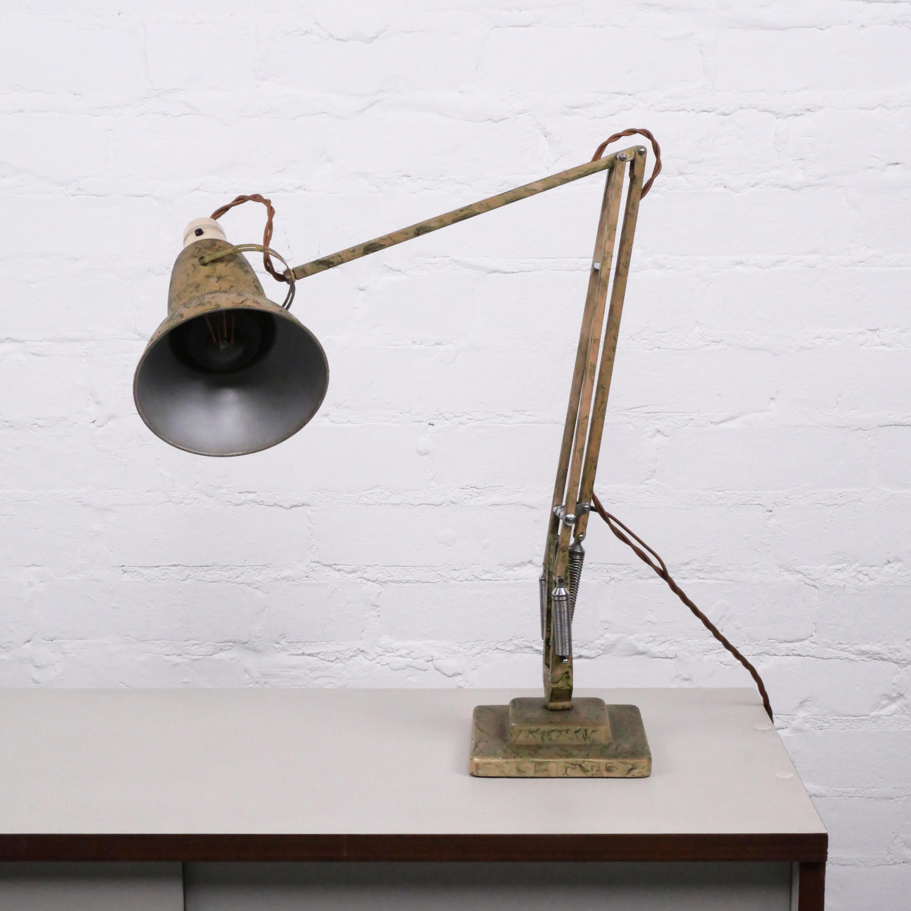 Anglepoise lamp model 1227, mid-century, original, rewired and fully functioning In Good Condition For Sale In London, GB