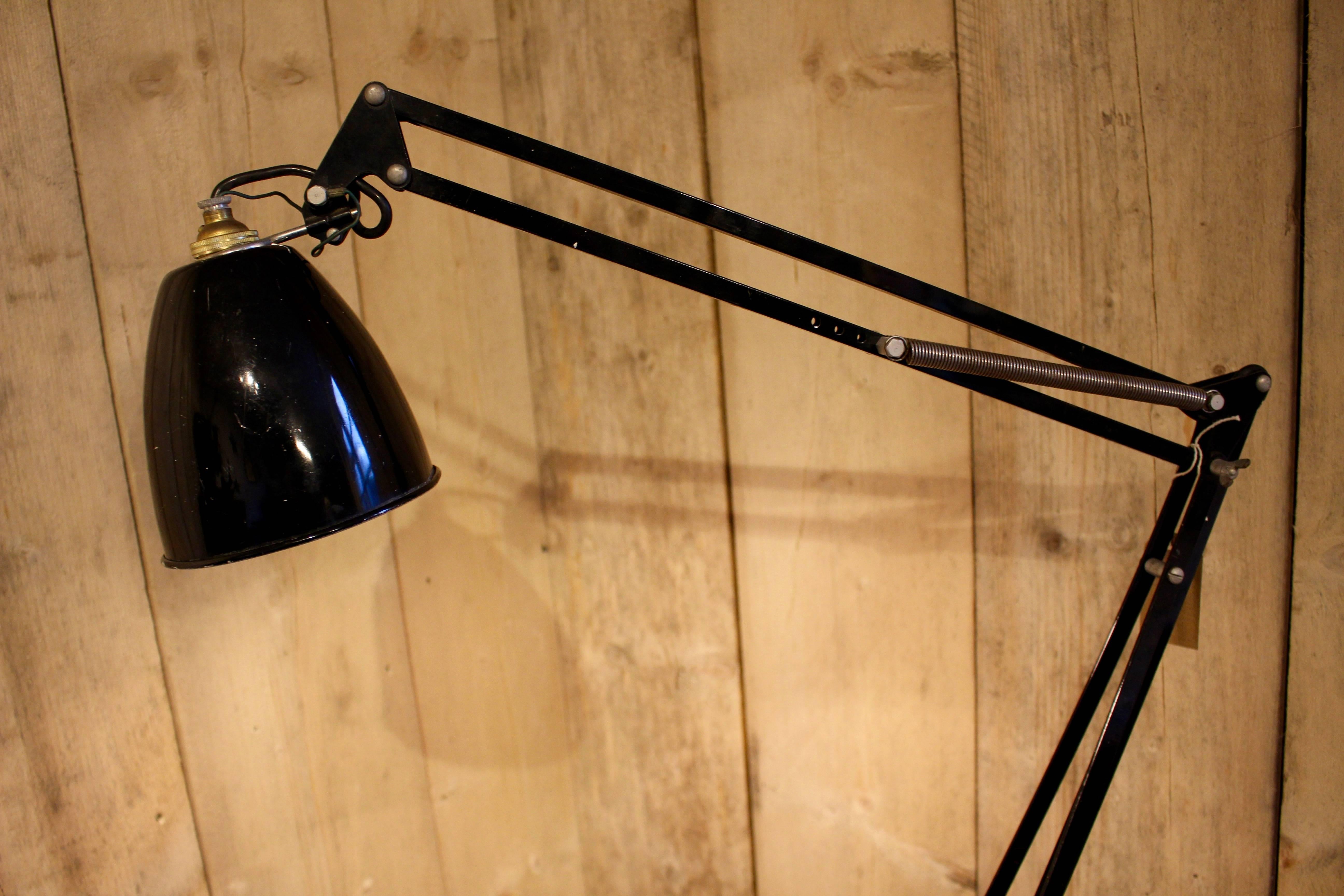 A beautiful example of a post war 4 spring Model 1209 Anglepoise trolley floor lamp manufactured by Herbert Terry & Sons, Redditch, England.
It has been stripped and polished to a super vintage condition.
This is the medical trolley lamp version