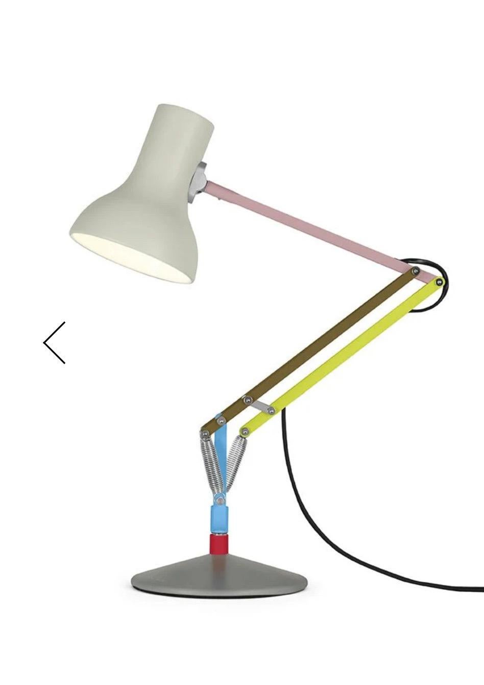 Die Anglepoise Type 75 Mini Schreibtischleuchte ist eine stromlinienförmige Architektenleuchte, die von Sir Kenneth Grange in den 1970er Jahren entworfen wurde. Die speziell für kleinere Räume konzipierte Schreibtischleuchte Type 75 Mini kombiniert