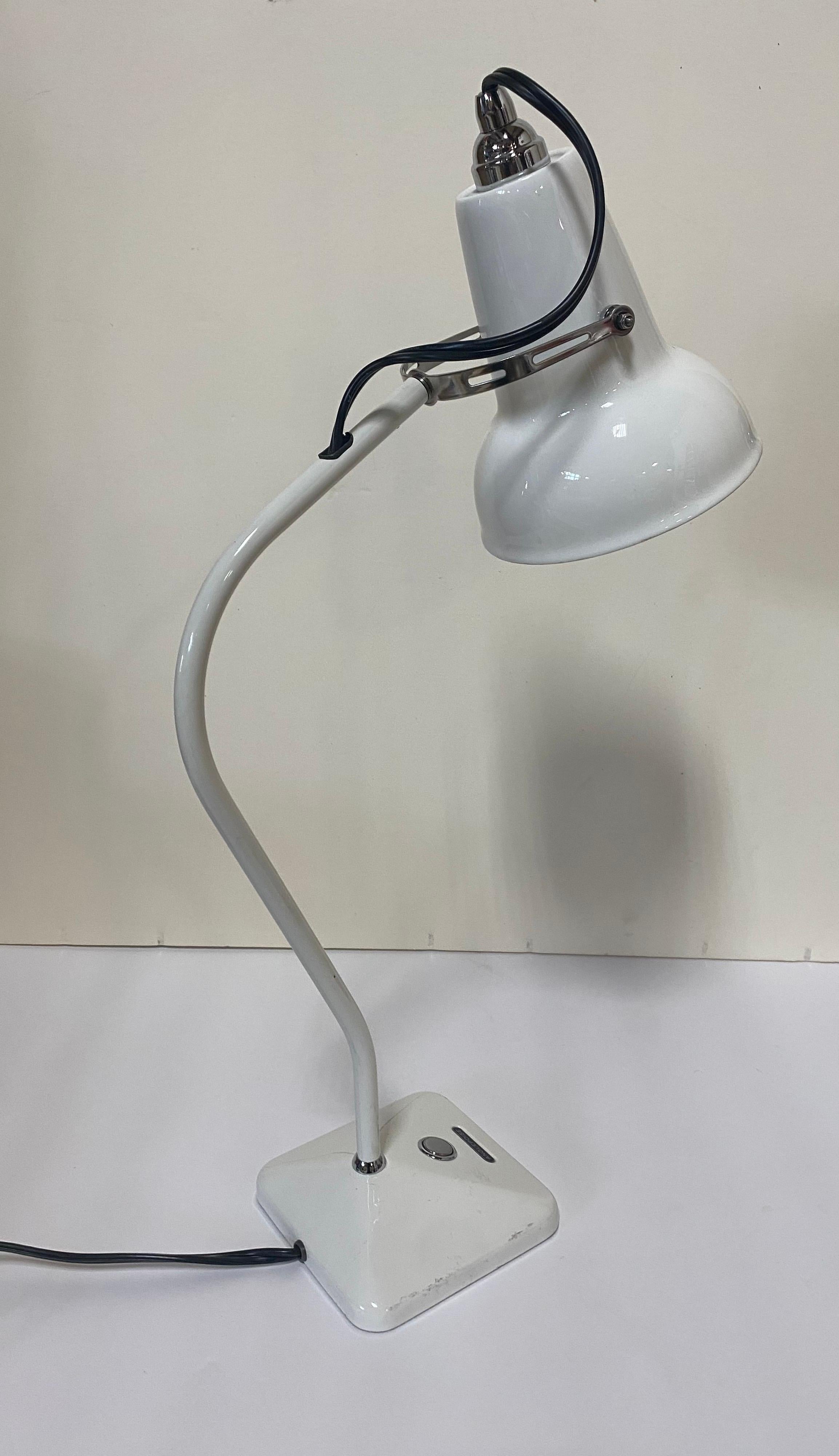 Anglepoise Original Mini 1227 Desk Lamp in white / semi gloss finish with black cord.

Wired for US use. UL listed.

Overview:
There is a great deal of Anglepoise heritage packed into this fixed arm table lamp. The classic shade is instantly