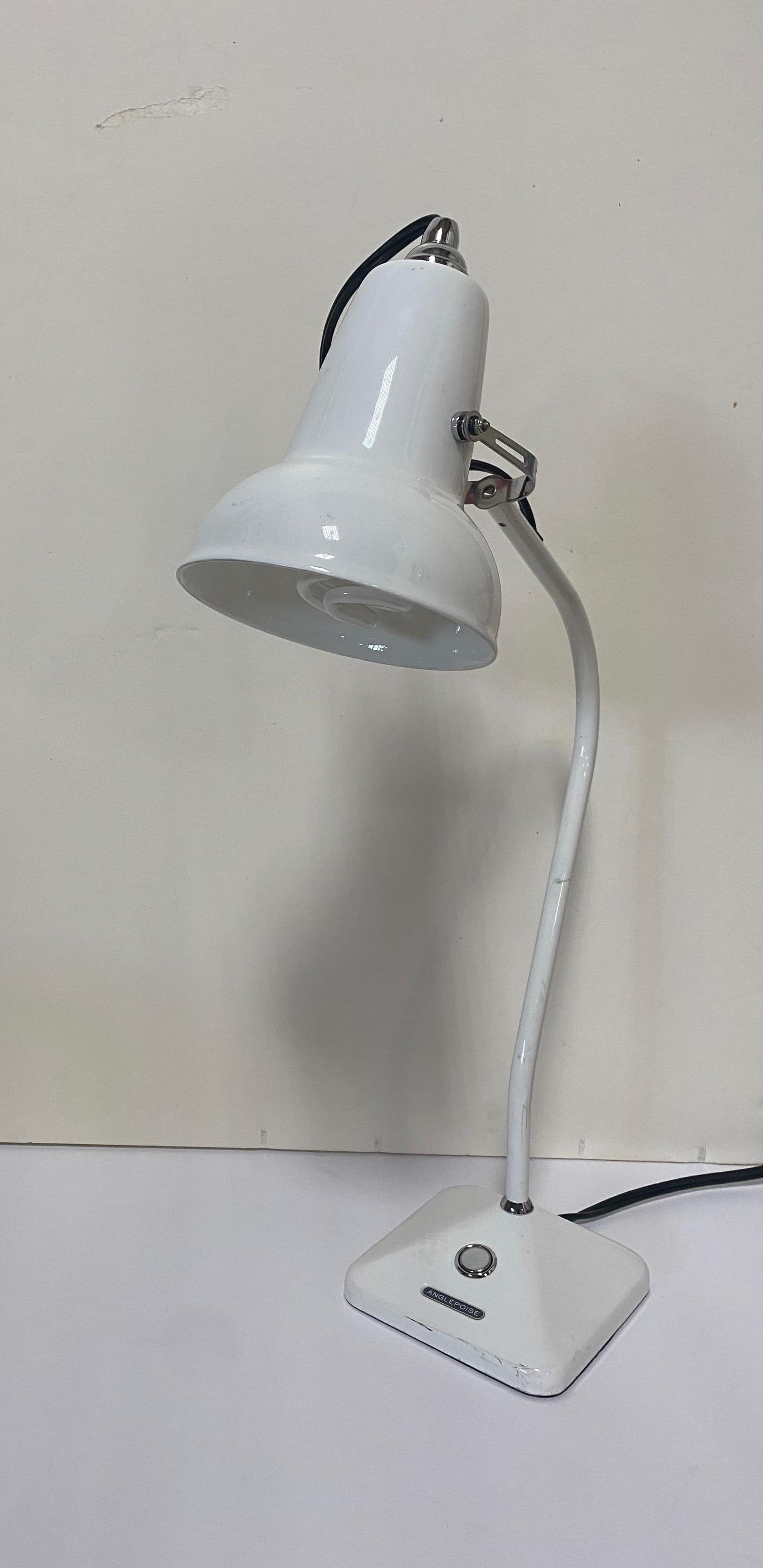 Anglepoise White Model 1227 Mini Desk Lamp In Good Condition In New York, NY
