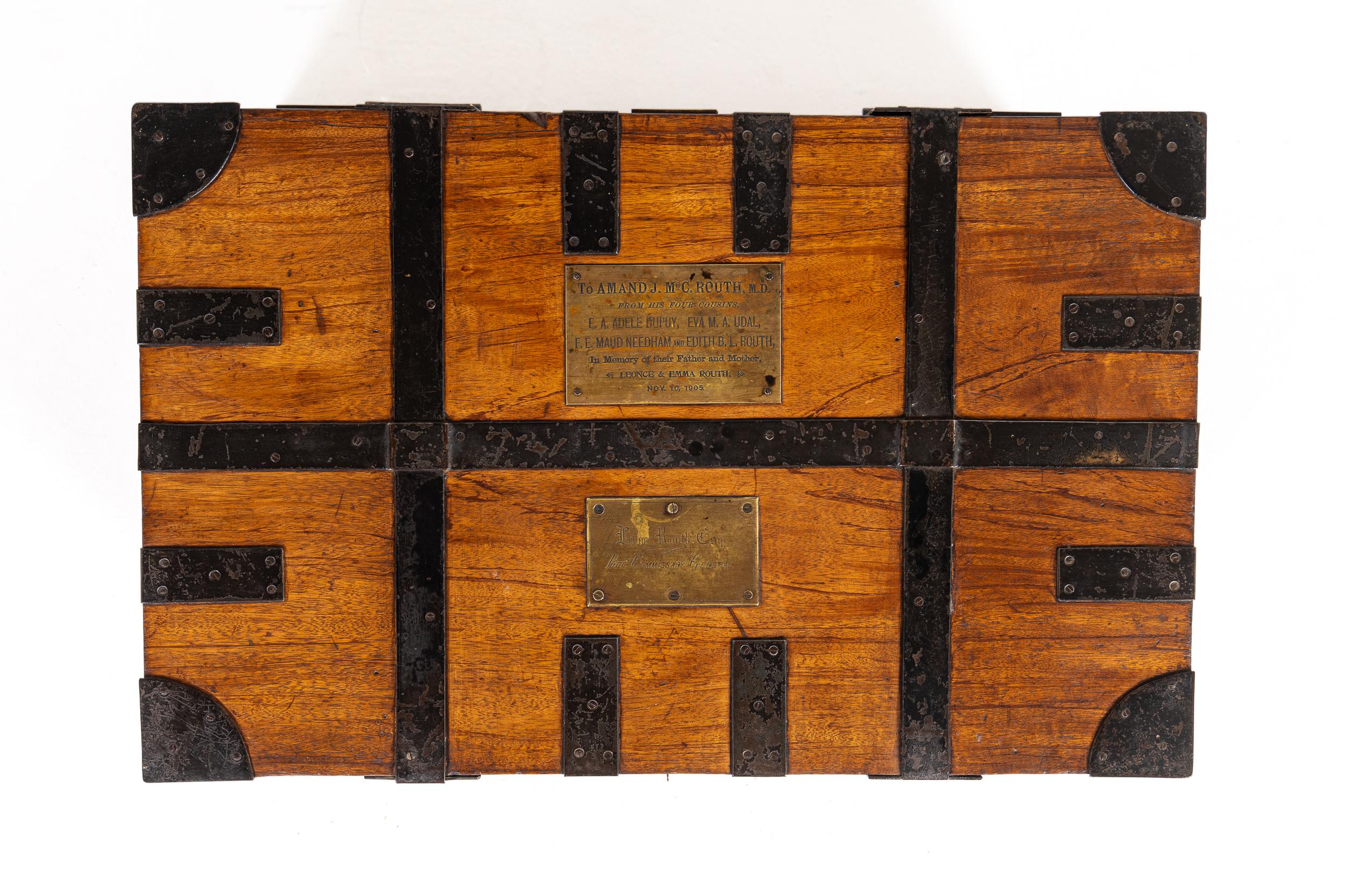 Metà XIX secolo Cassapanca da viaggio anglo-cinese in teak in vendita