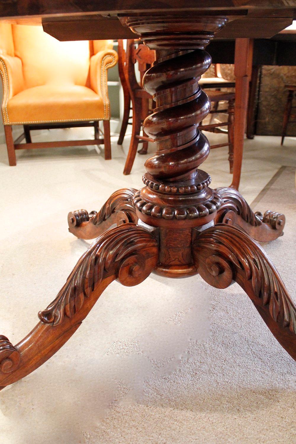 19th Century Anglo Colonial Oval Rosewood Center Table Or Breakfast Table With Carved Pedesta For Sale