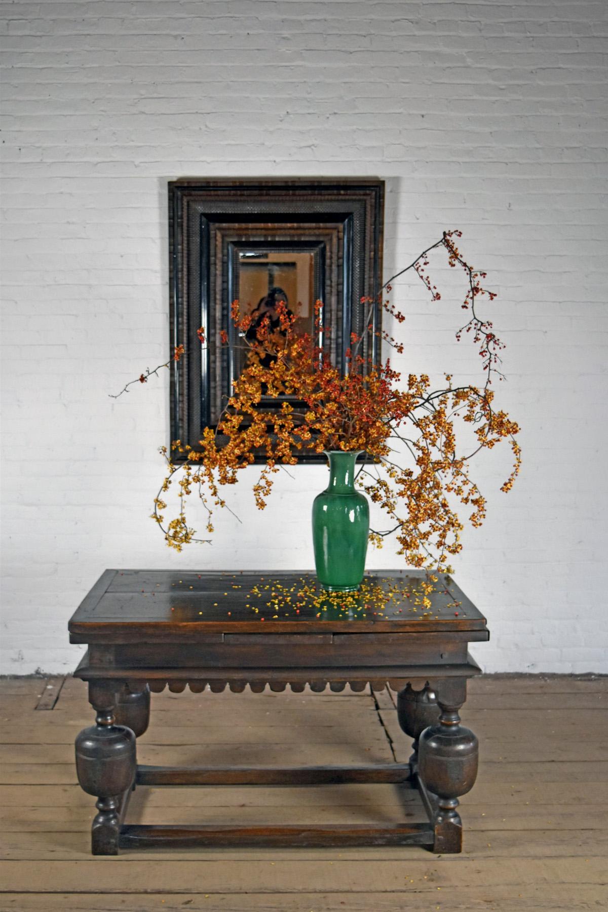 Jacobean Anglo-Dutch 17th Century Oak Draw-Leaf Centre or Dining Table