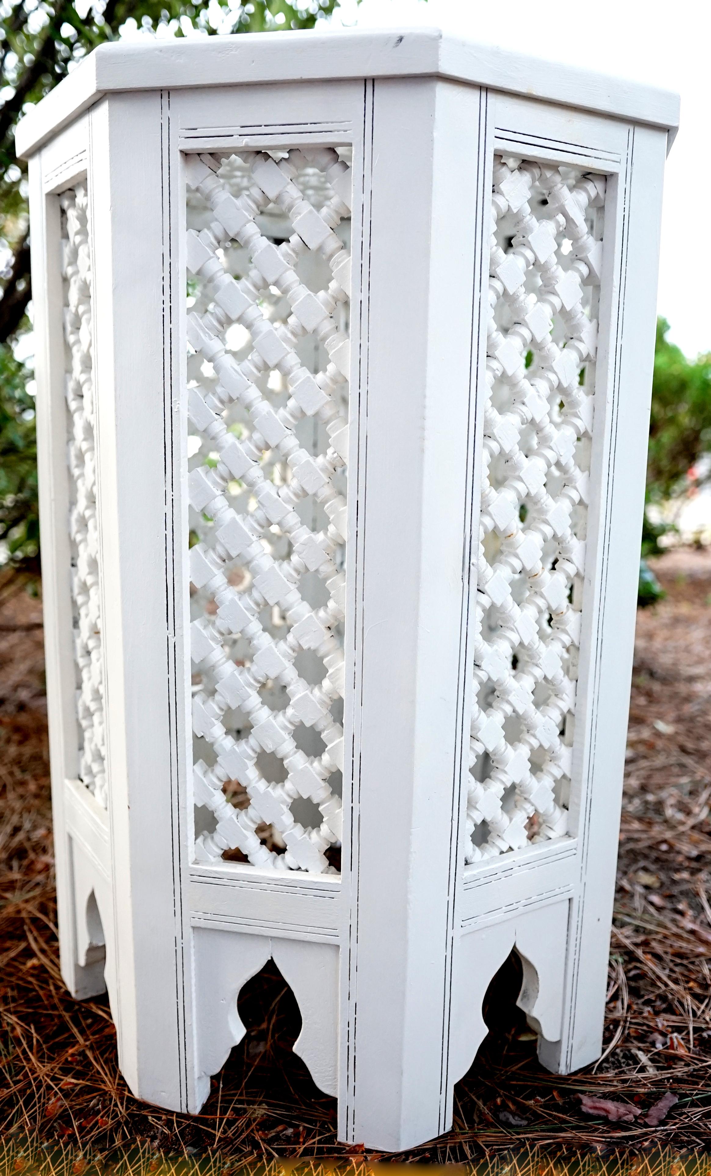 Anglo Indian Style Lattice White Center Console Table In Good Condition For Sale In Lomita, CA