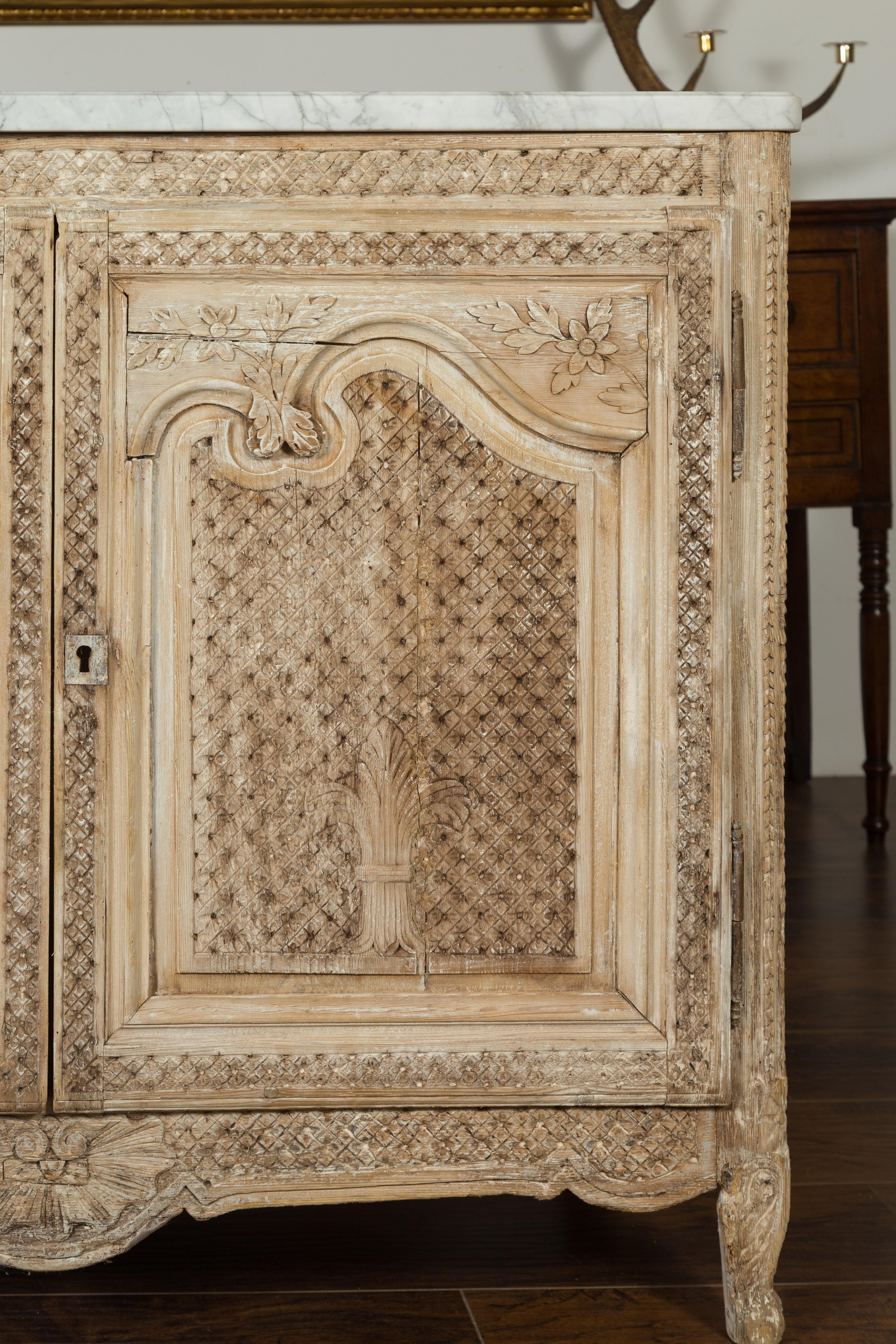 Anglo-Indian 1820s Bleached and Carved Pine Buffet with White Marble Top In Good Condition In Atlanta, GA