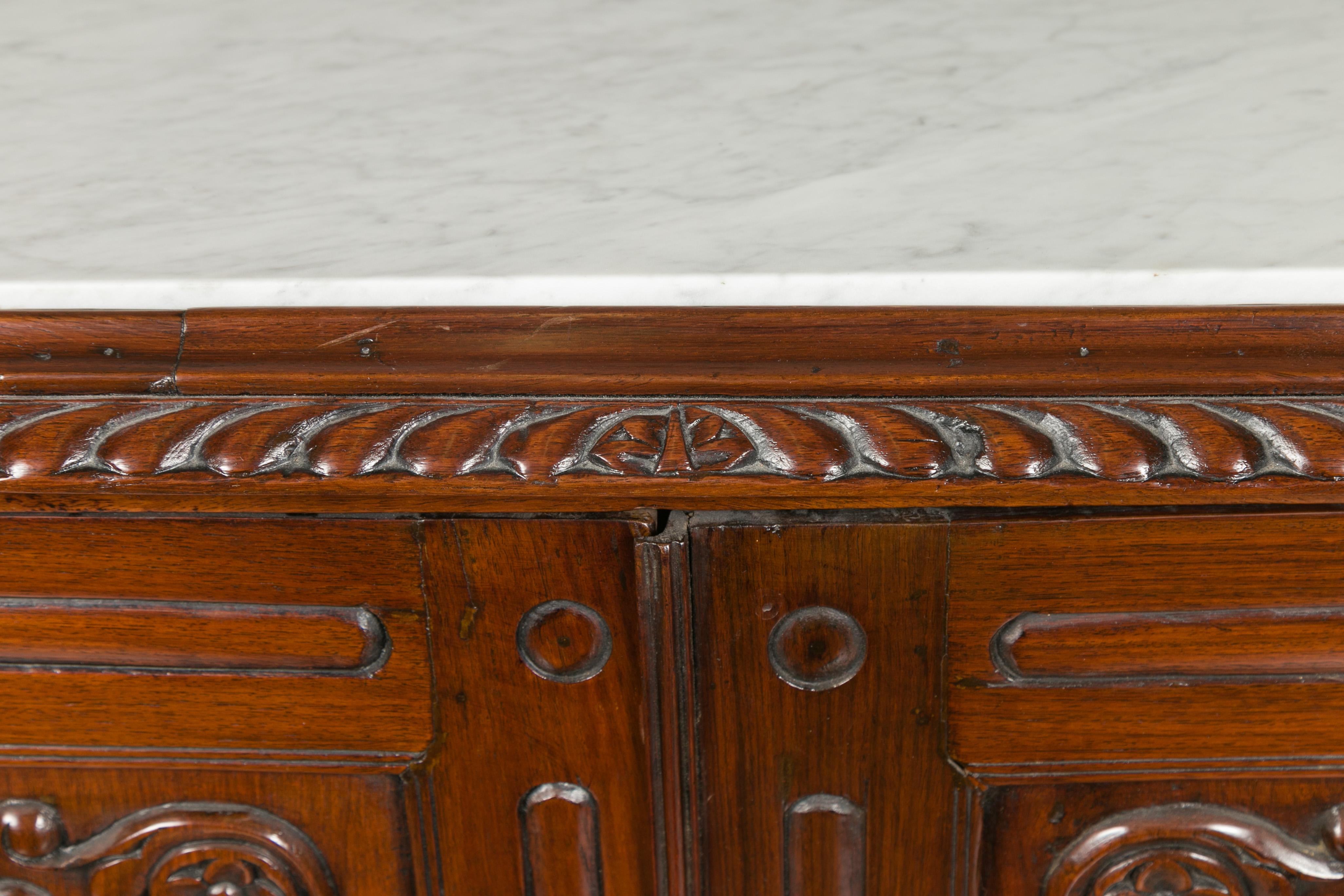 Anglo-Indian 1880s Mahogany Buffet with White Marble Top and Oval Reeded Motifs 2