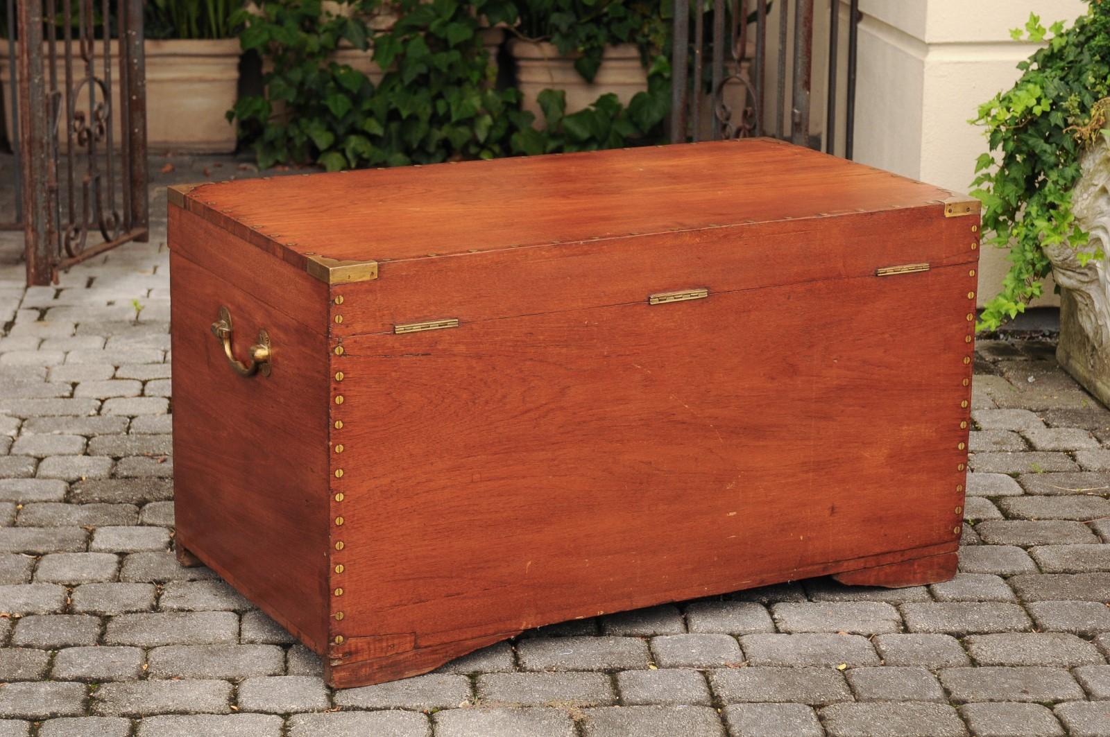 Anglo-Indian 1880s Teak and Brass Trunk with Multiple Storage Compartments For Sale 7