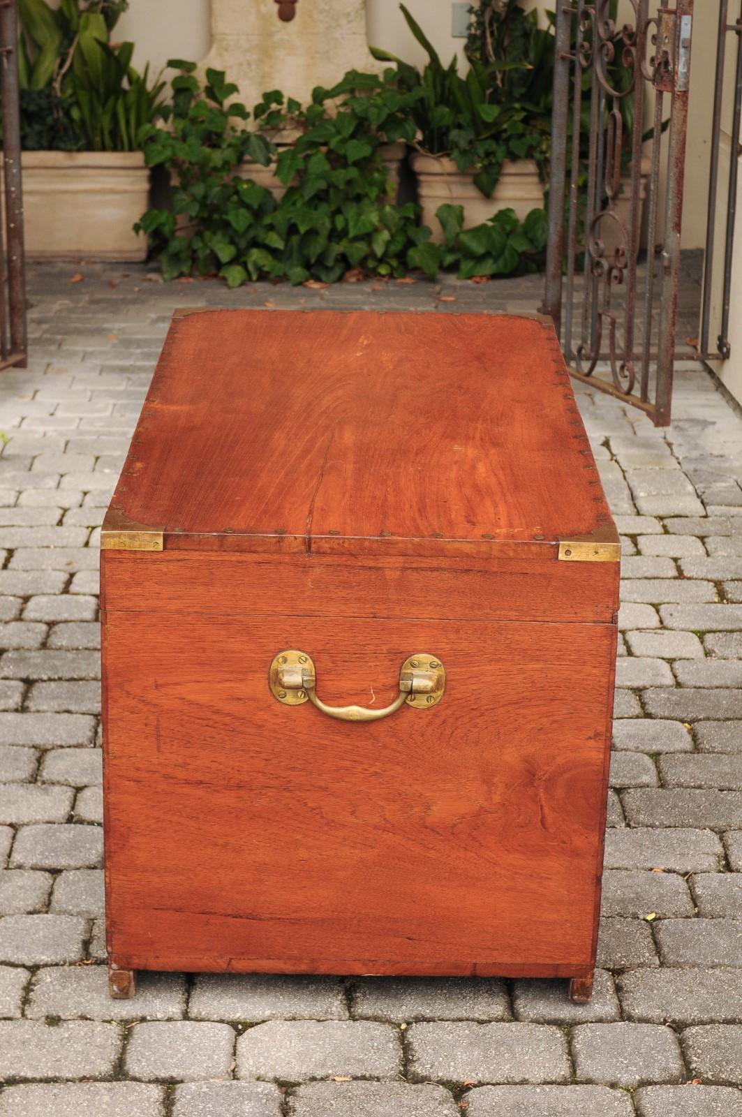 Anglo-Indian 1880s Teak and Brass Trunk with Multiple Storage Compartments For Sale 5