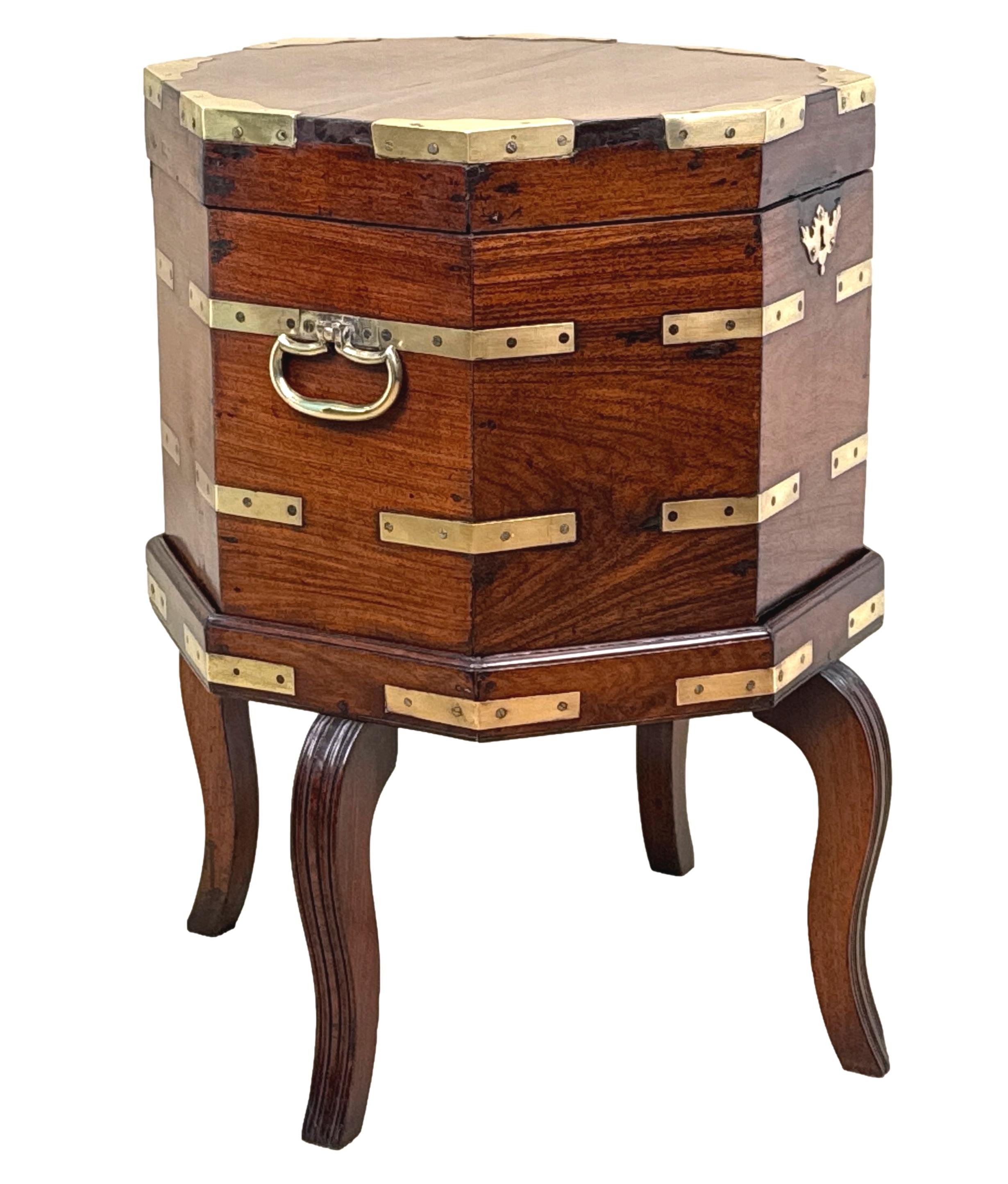 Angloindisches georgianisches Padouk-Cellarette aus dem 18. im Angebot 5