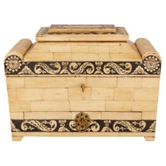 Caja angloindia del siglo XIX patinada en negro, de hueso y roble