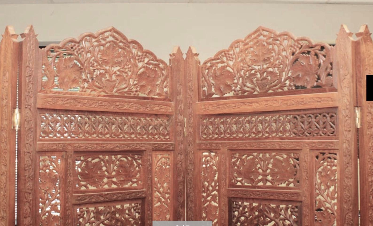 Hand-Carved Anglo Indian 4-Panel Handcrafted Teak Wood Screen, Circa 1900s For Sale