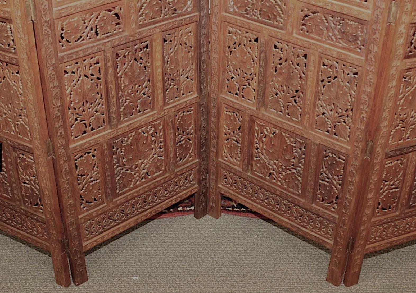Anglo Indian 4-Panel Handcrafted Teak Wood Screen, Circa 1900s For Sale 1