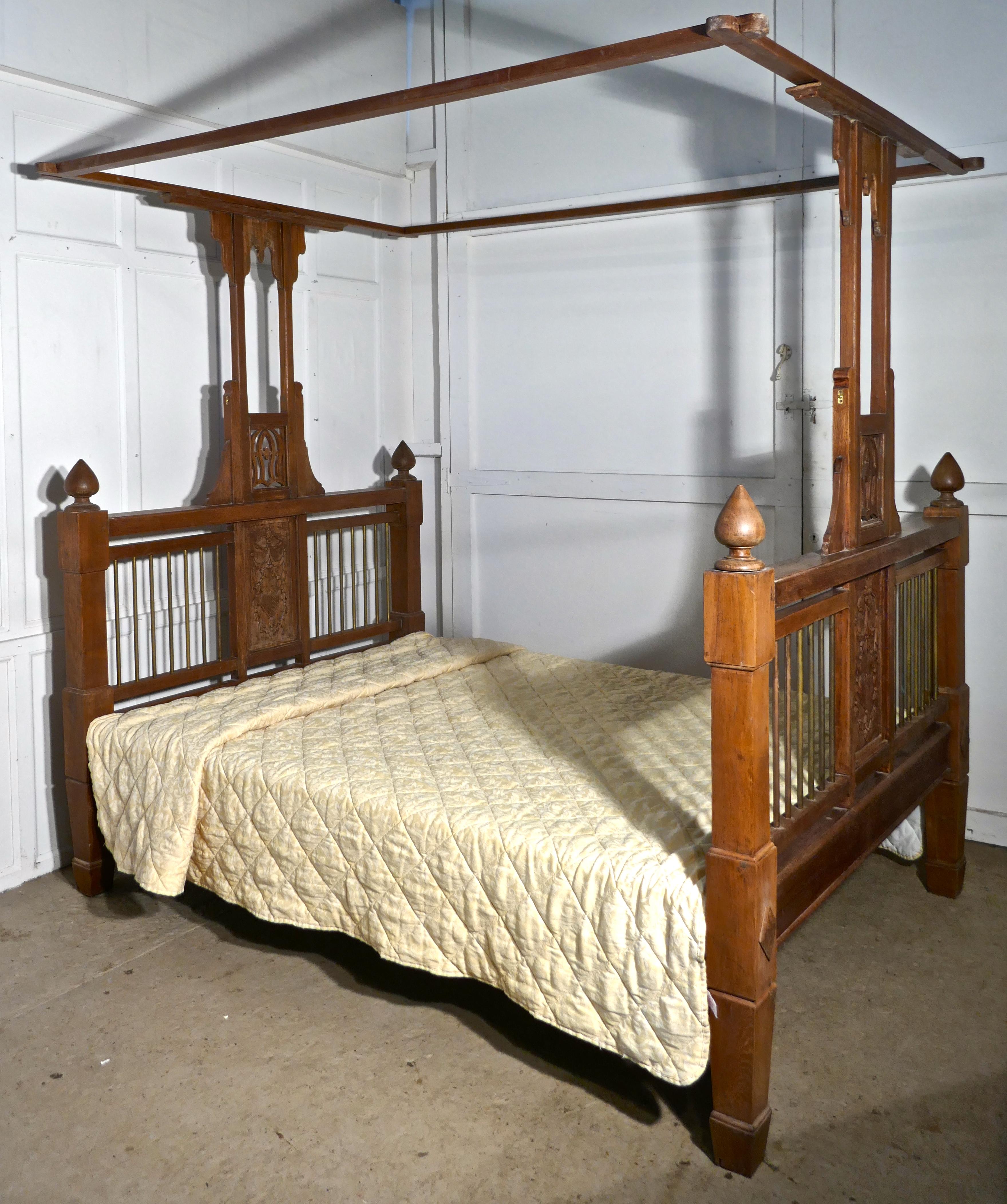 Anglo Indian Antique 4 Poster 5ft Double Bed  This is a very unusual bed it has  For Sale 3
