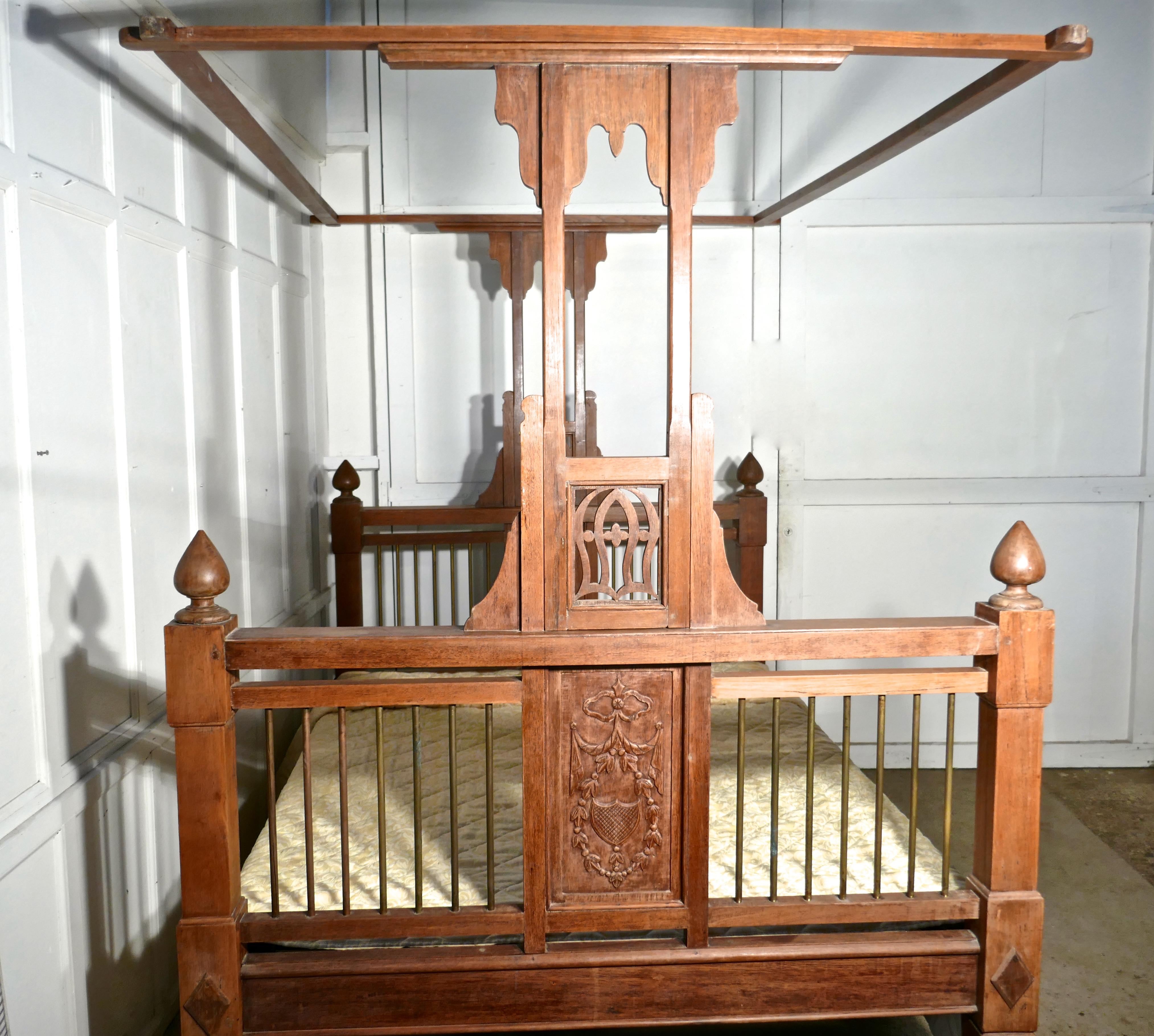 Anglo-indisches antikes 5ft-Doppelbett, antik, 4 Poster  Dies ist ein sehr ungewöhnliches Bett, das  (Teakholz) im Angebot