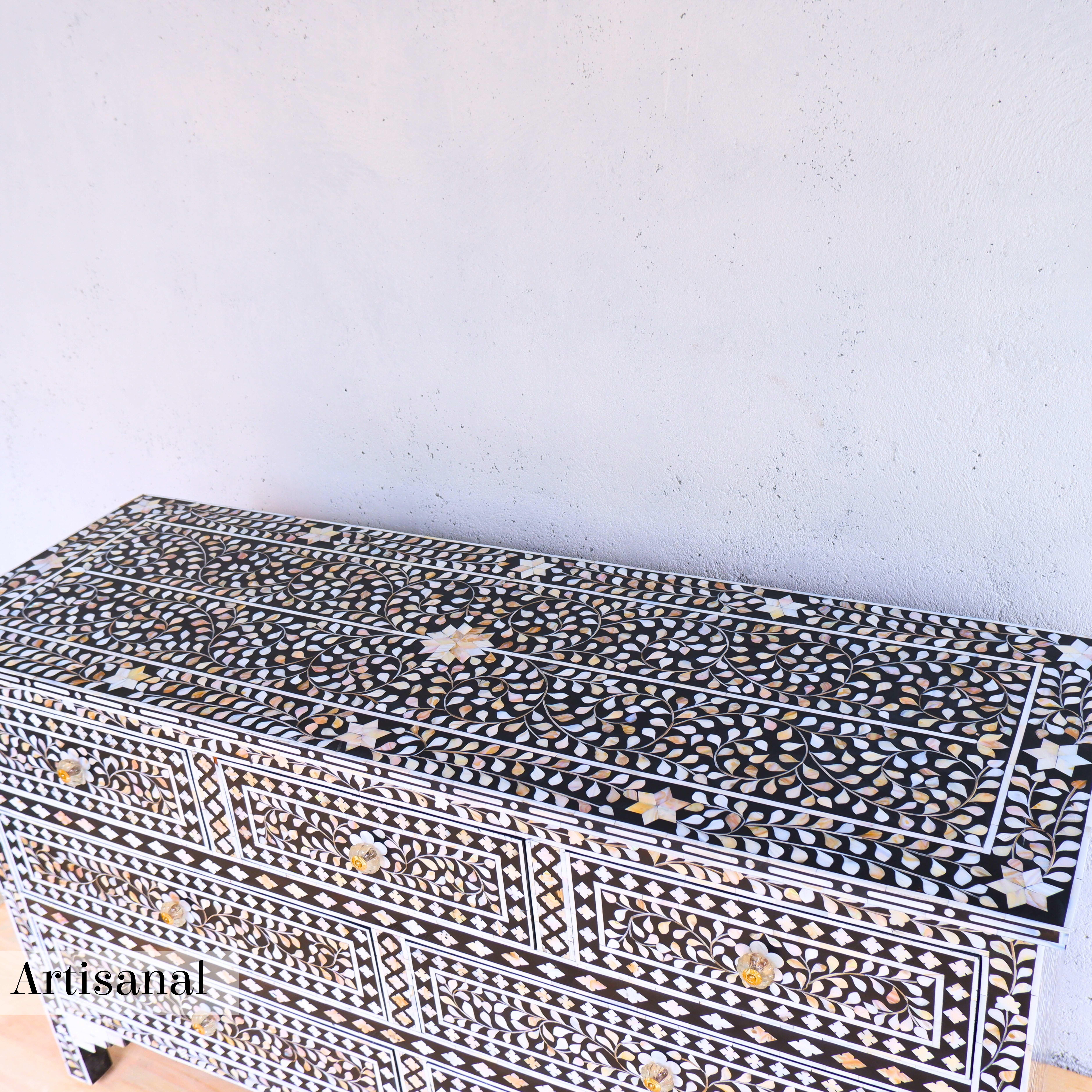 Cassettiera anglo-indiana in madreperla nera realizzata a mano da Artisanal in vendita 2
