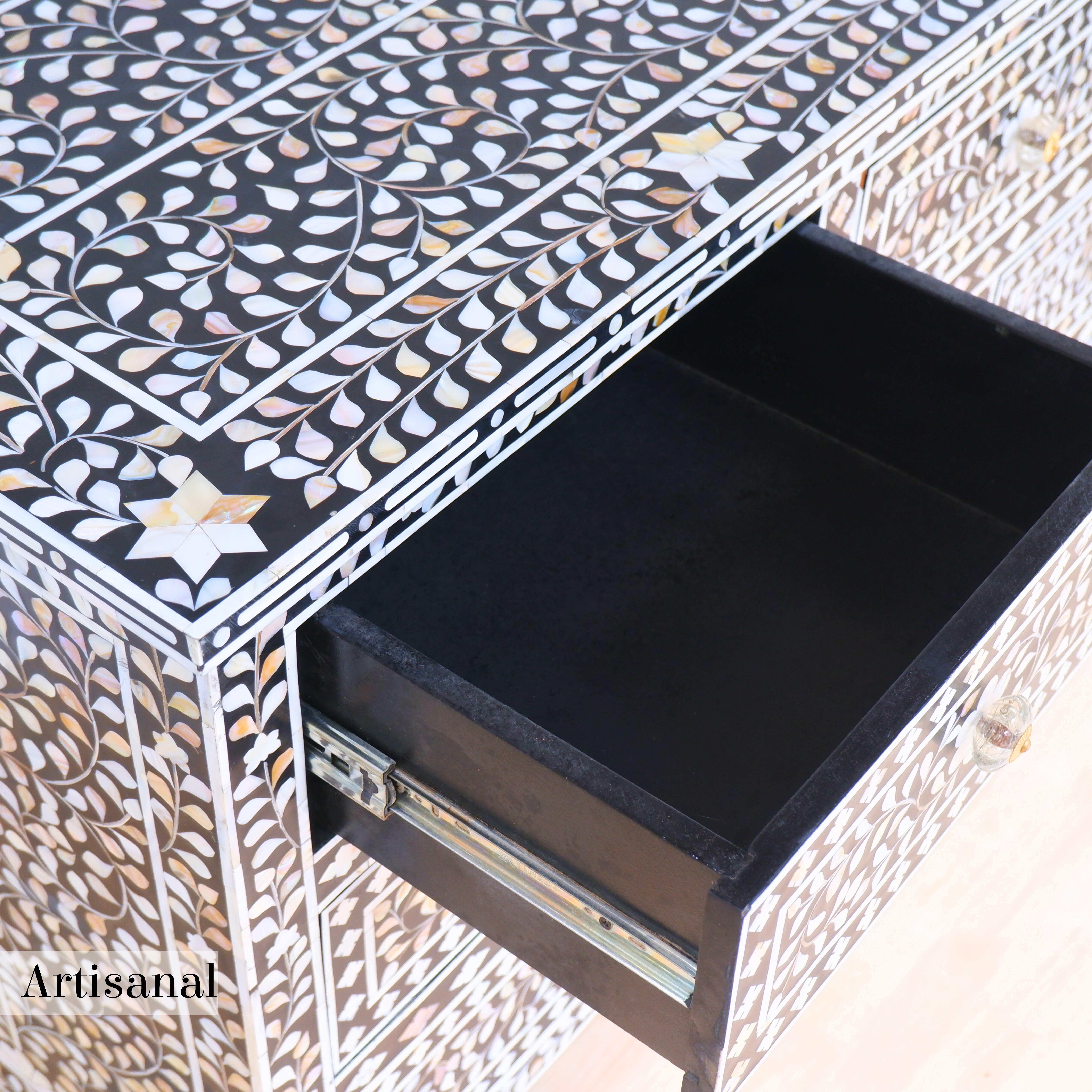 Commode anglo-indienne en nacre noire fabriquée à la main par Artisanal en vente 3