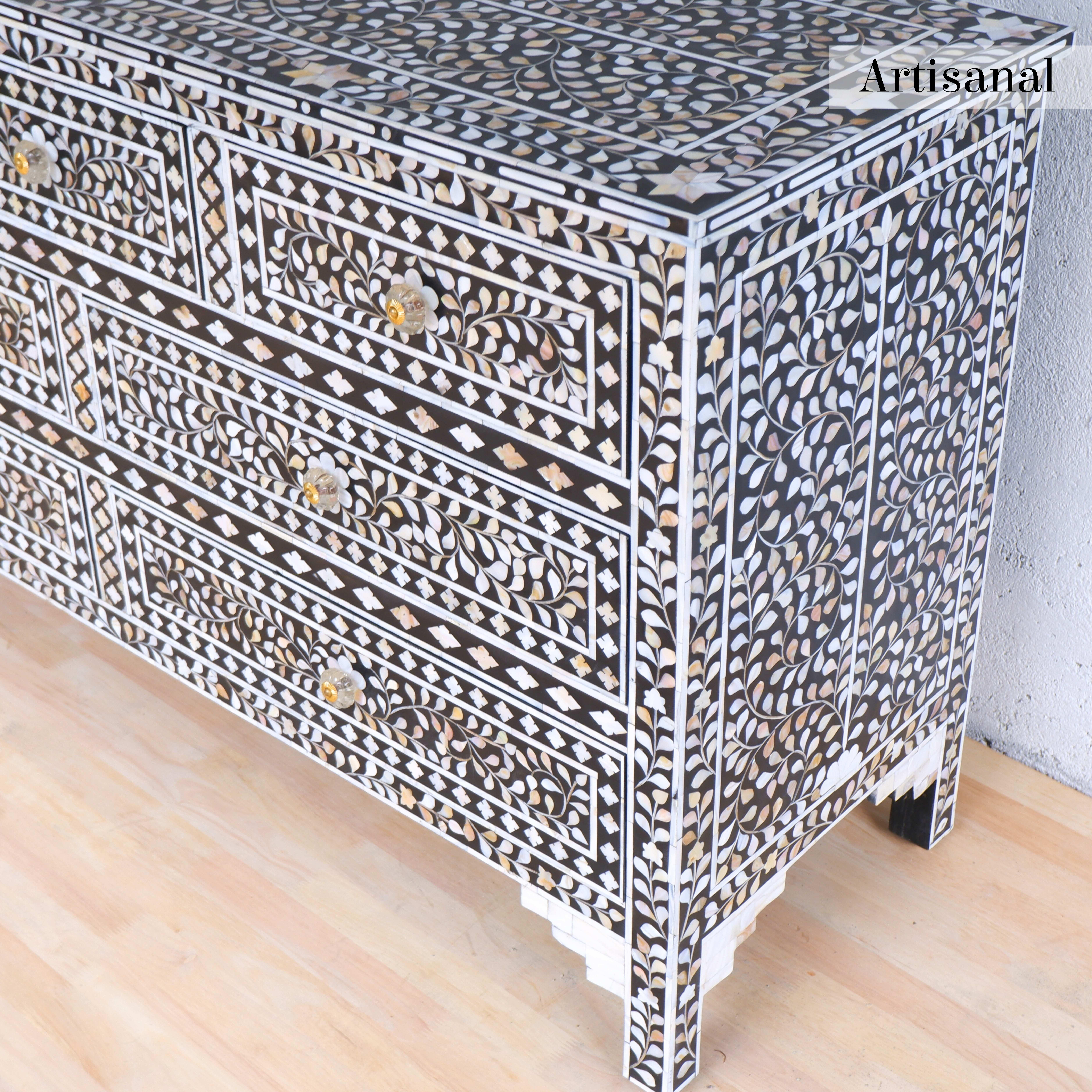 Commode anglo-indienne en nacre noire fabriquée à la main par Artisanal en vente 1