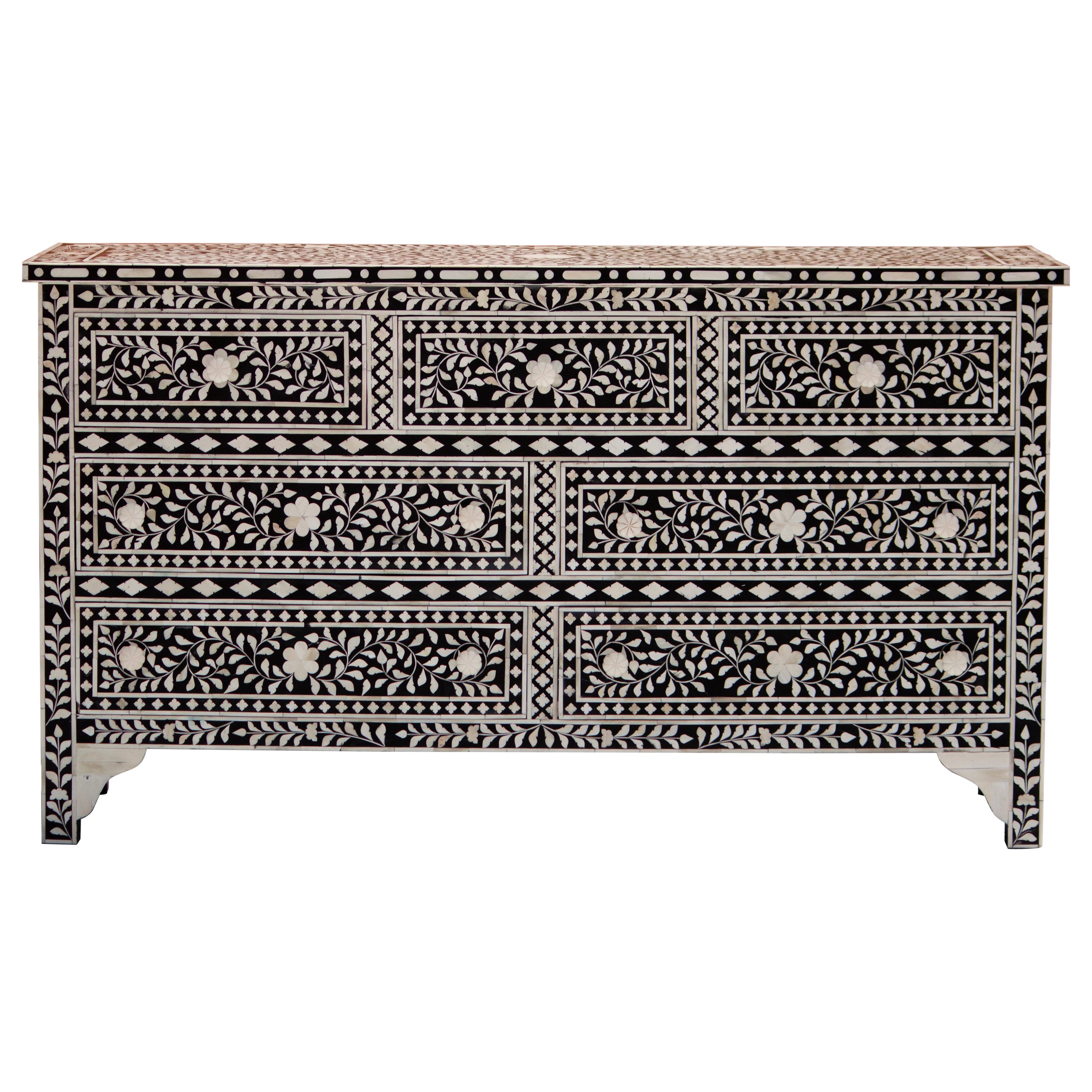 Commode noire anglo-indienne à sept tiroirs