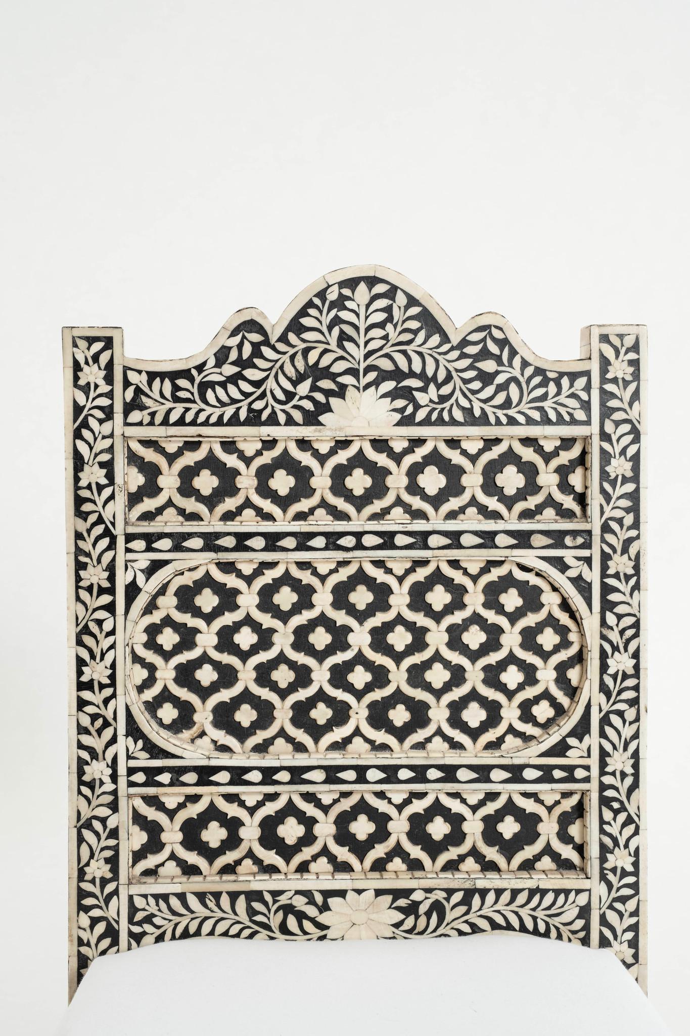 Anglo-indisches Schwarz  Pantoffelstuhl mit weißer Knocheneinlage (20. Jahrhundert) im Angebot