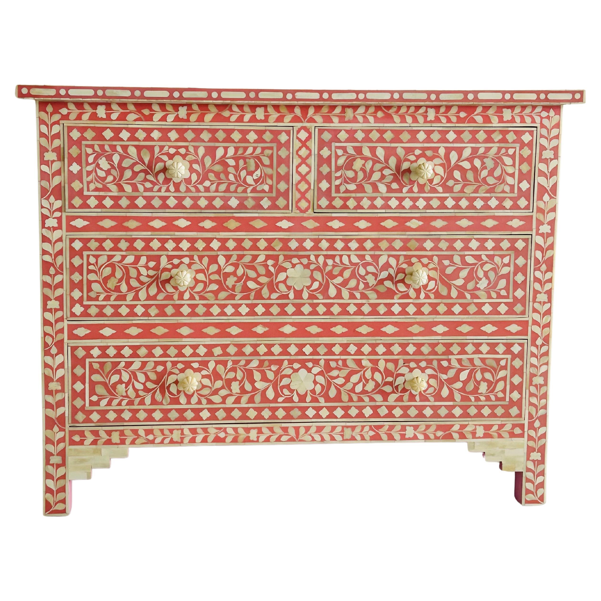 Anglo Indian Blossom Pink Kommode mit vier Schubladen im Angebot