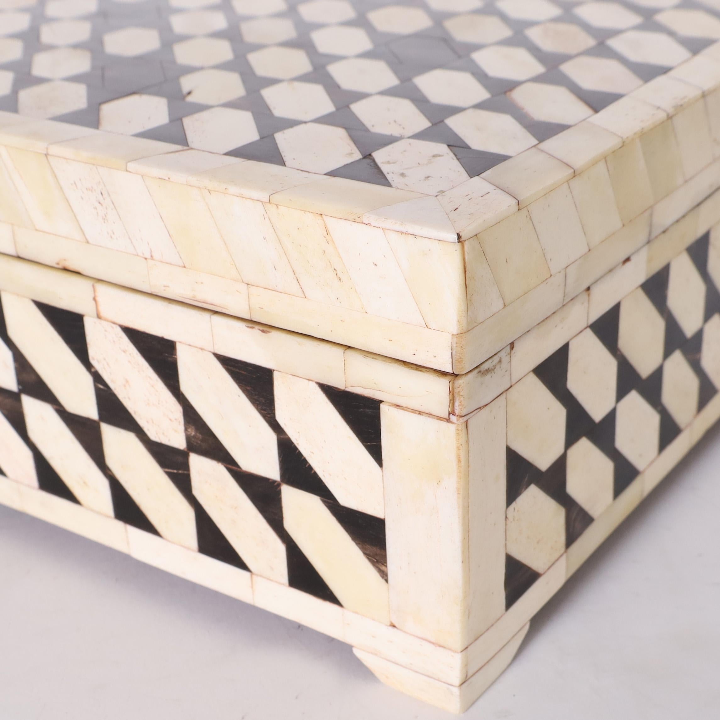 Caja angloindia de hueso y ébano Siglo XXI y contemporáneo en venta