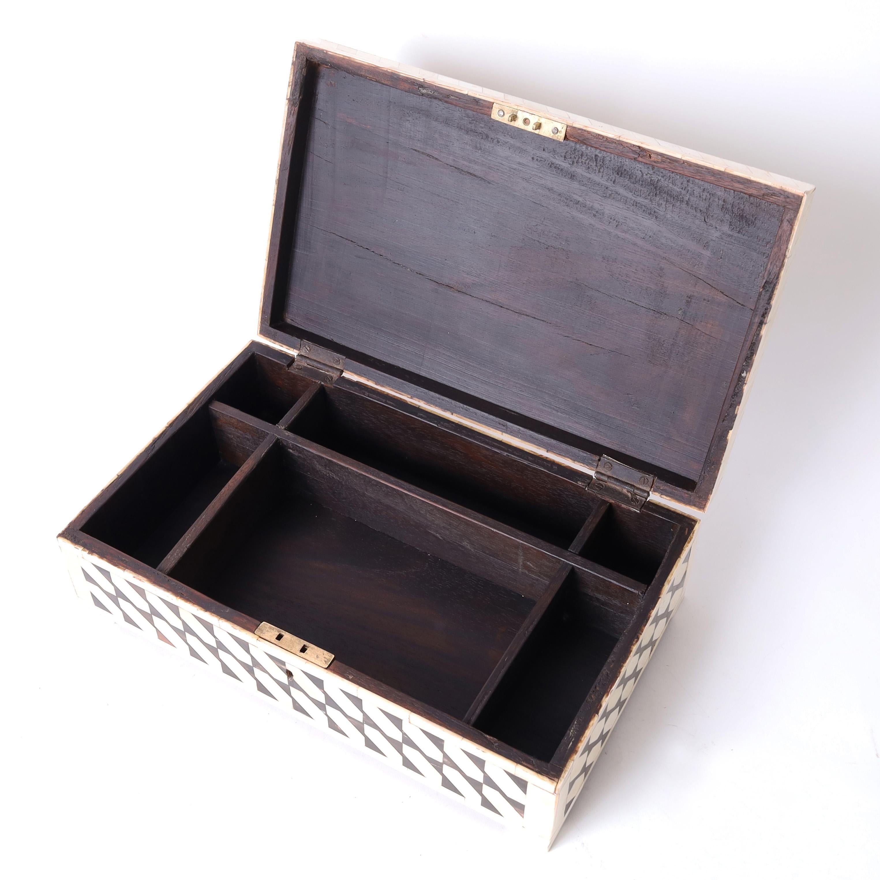 Caja angloindia de hueso y ébano en venta 1