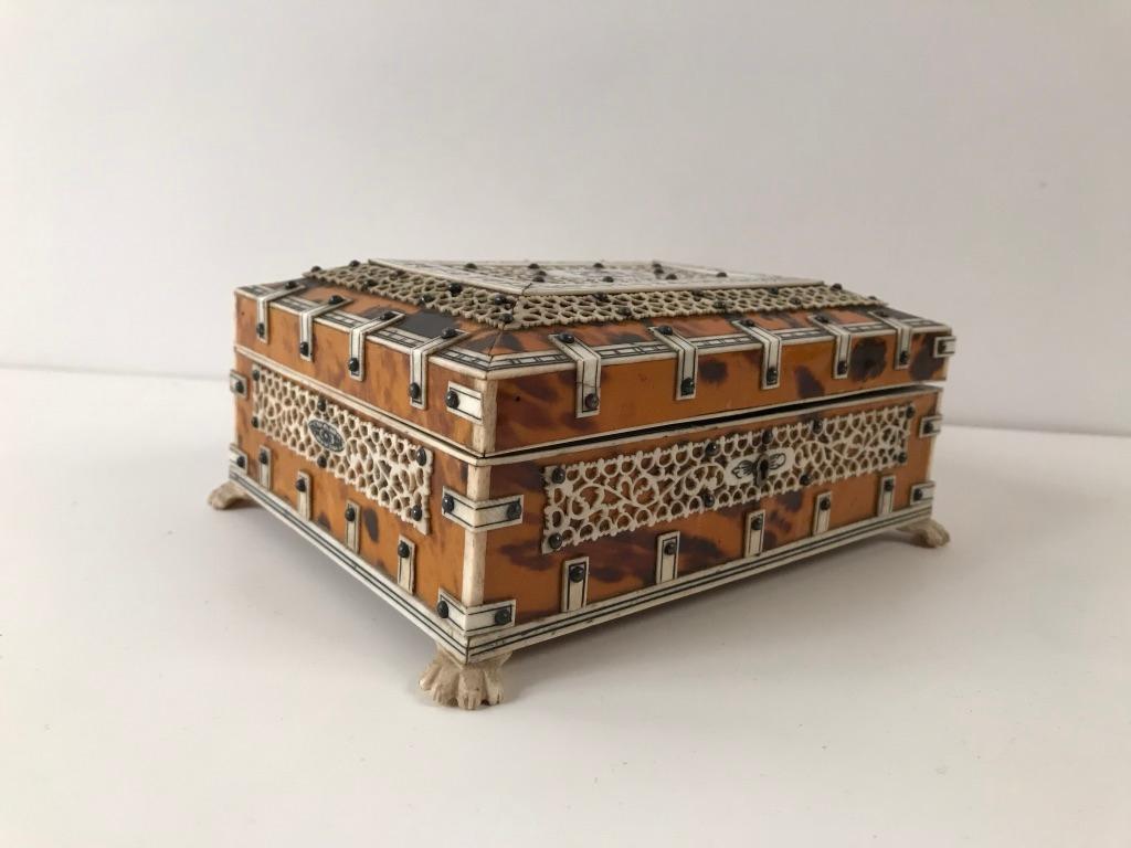 Anglo Indian Bone and Tortoise Shell Box In Good Condition In Stamford, CT