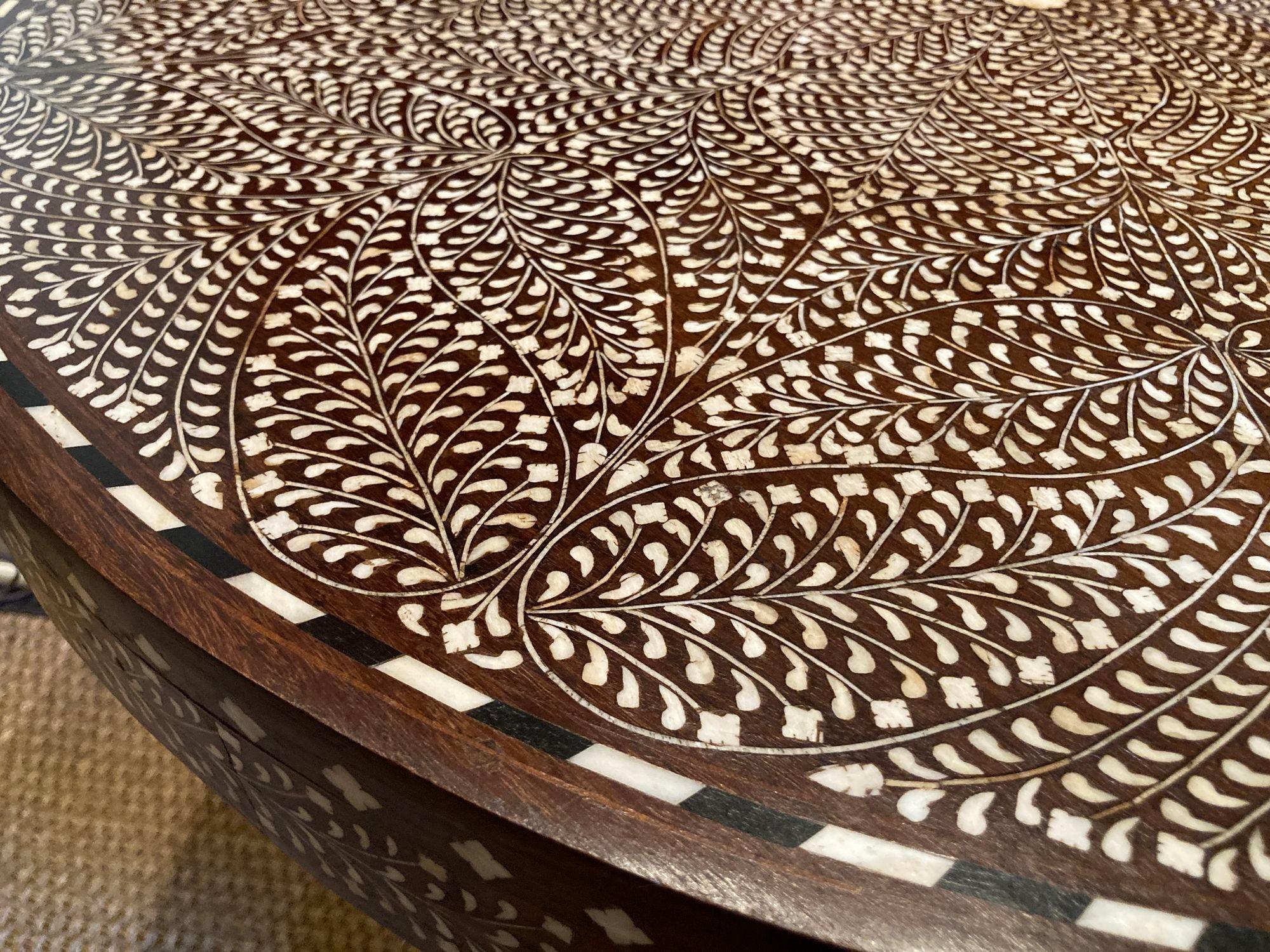 Anglo Indian bone inlaid Center Pedestal Table For Sale 1