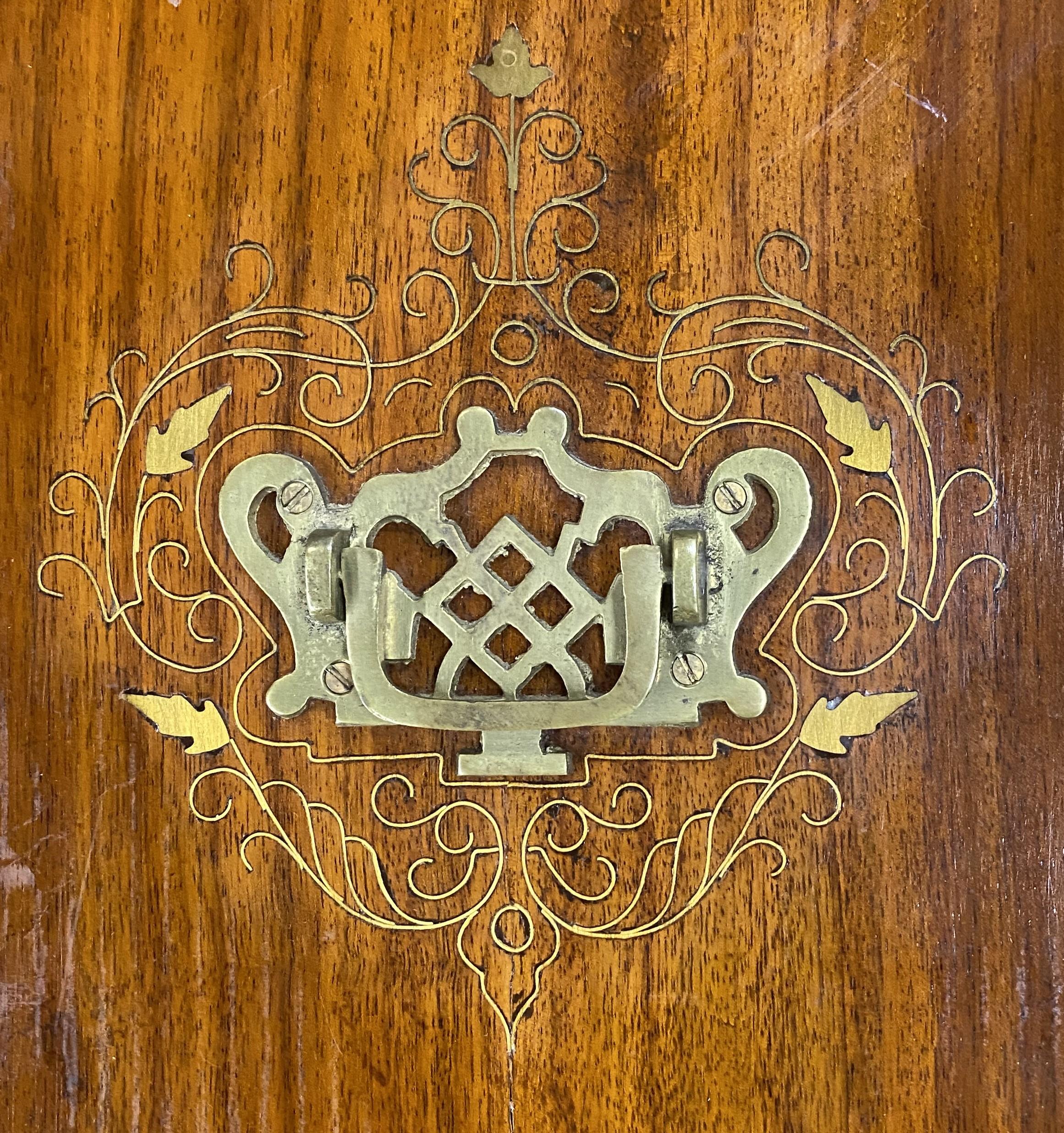 Cassapanca anglo-indiana Campaigner Diminutive in legno di palissandro con rilegatura in ottone in vendita 3